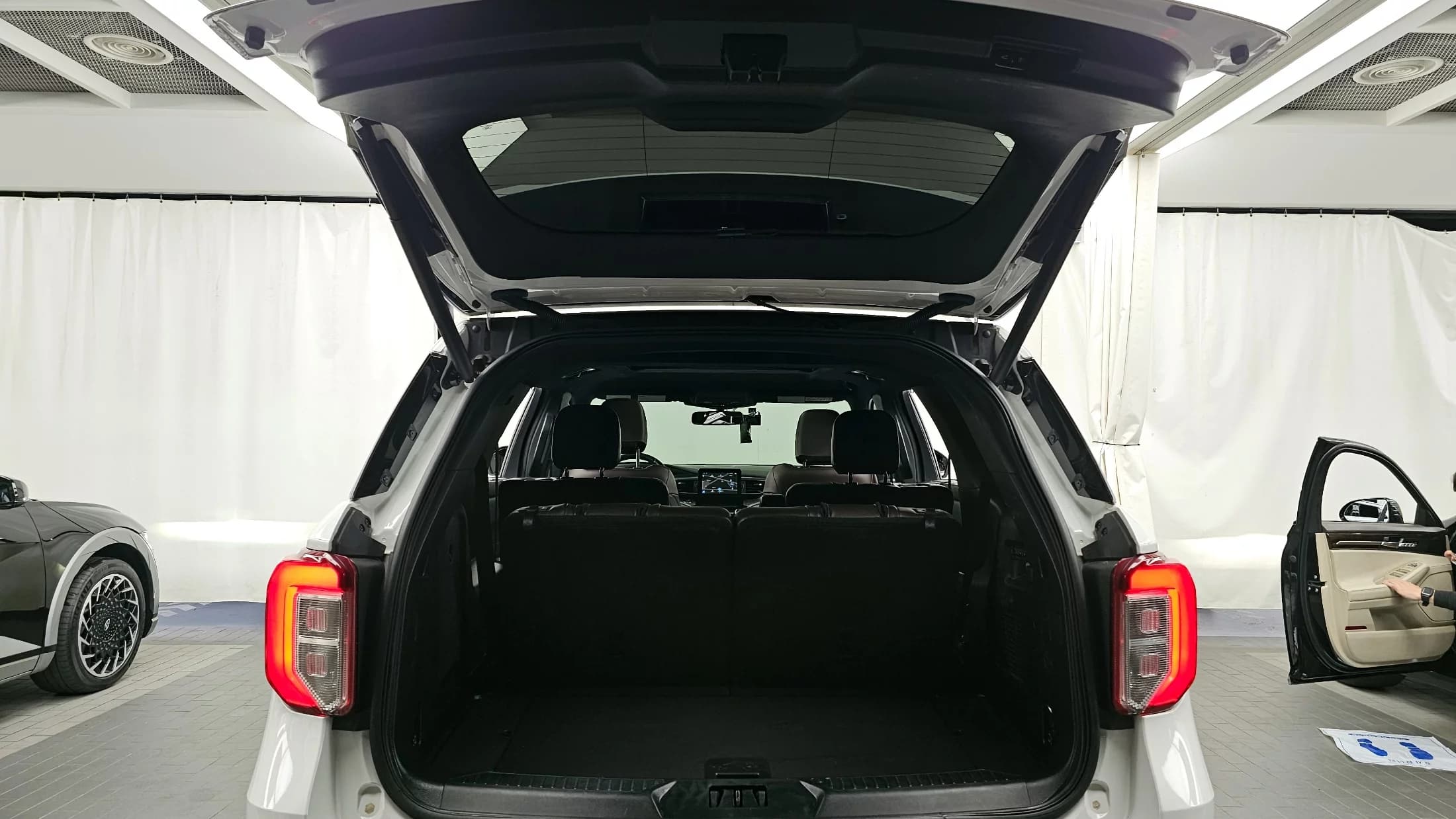 Ford EXPLORER 3.0 Platinum 4WD, 2021 г. 115369 км. — фото 20