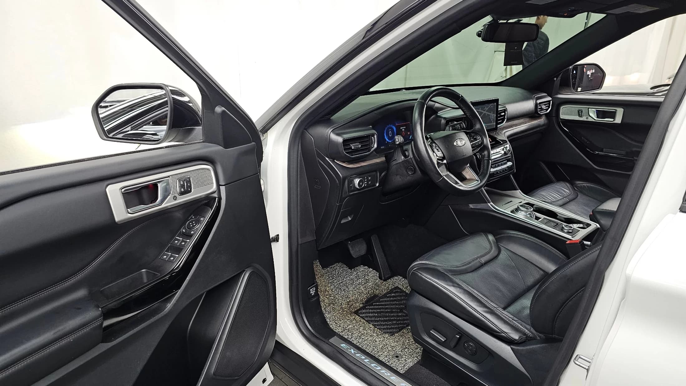 Ford EXPLORER 3.0 Platinum 4WD, 2021 г. 115369 км. — фото 10