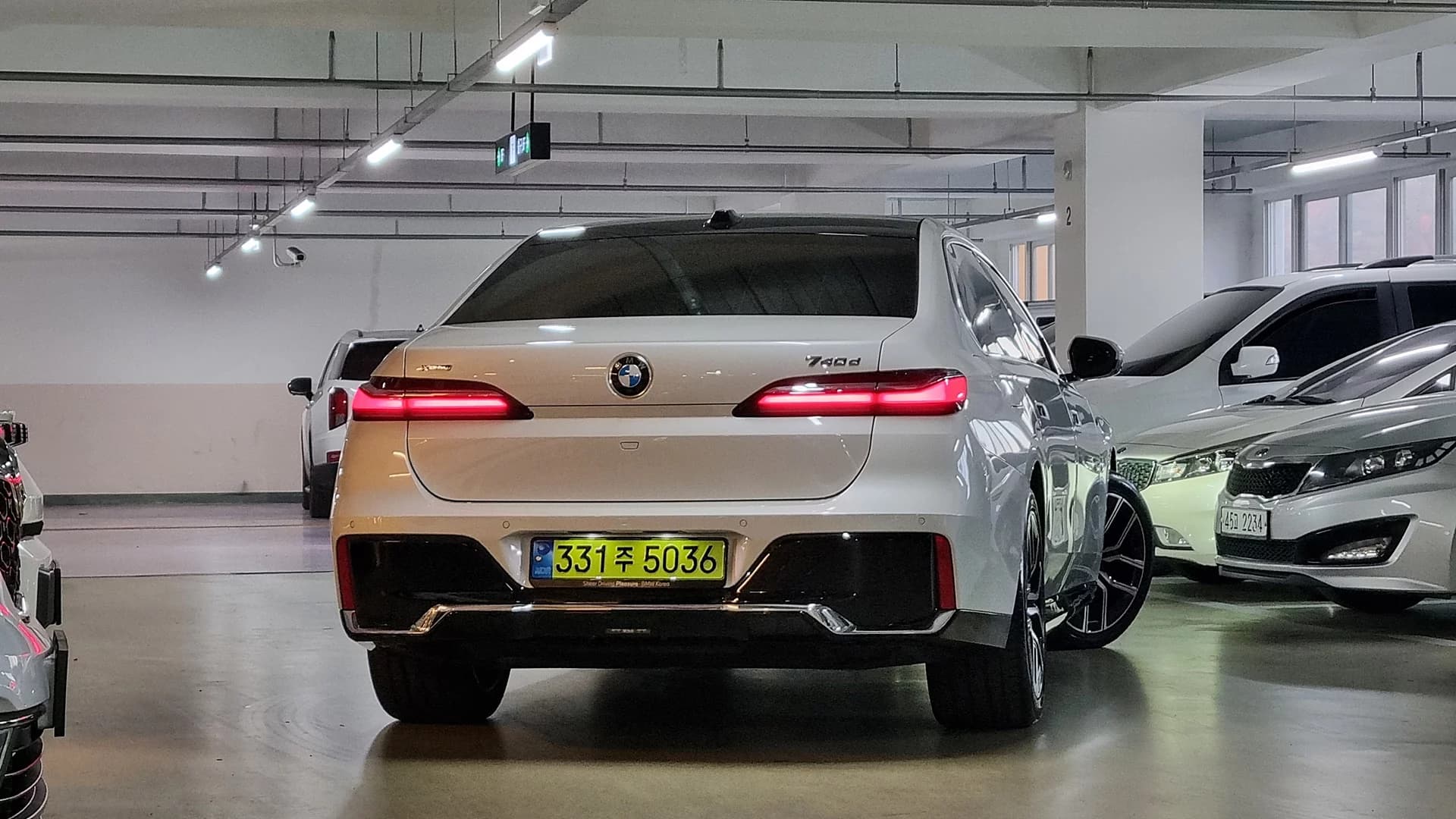 BMW 7-Series 740d xDrive M Sport, 2024 г. 13594 км. — фото 4