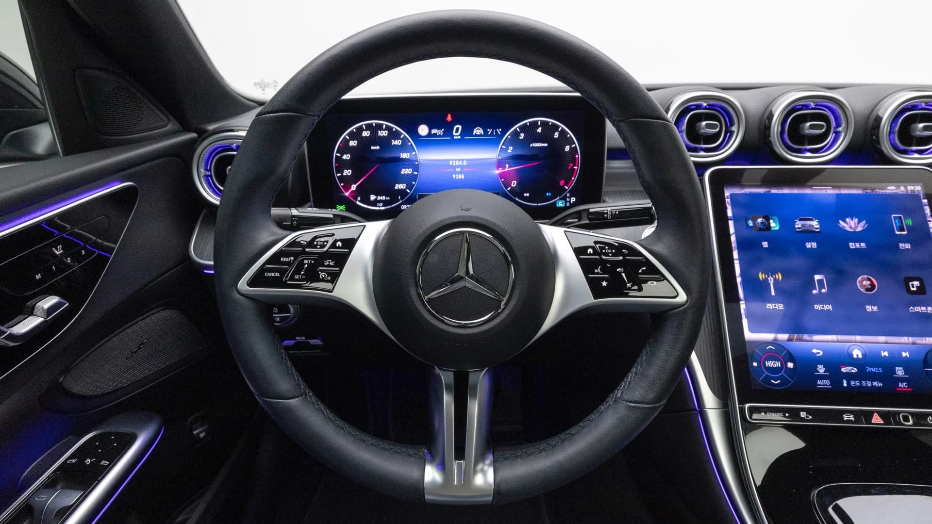 Mercedes-Benz C-Class C300 4MATIC Avantgarde, 2023 г. 9412 км. — фото 20