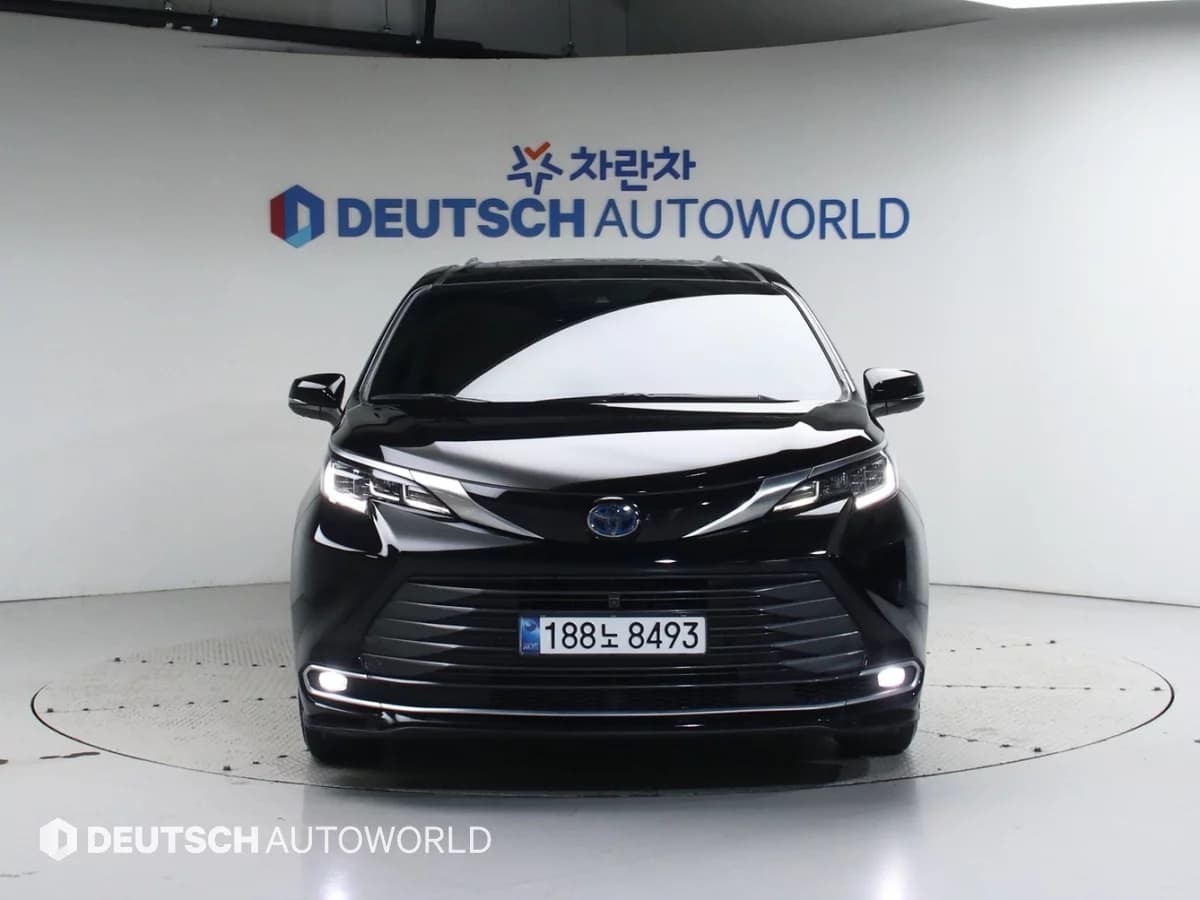 Toyota SIENNA 2.5 Hybrid AWD, гибрид, 2024 г. 41661 км. — фото 3
