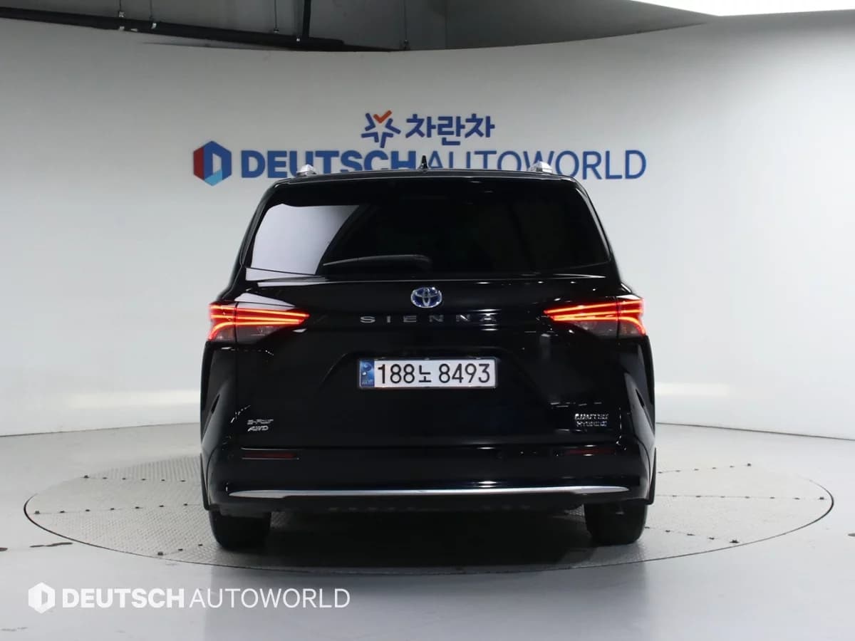 Toyota SIENNA 2.5 Hybrid AWD, гибрид, 2024 г. 41661 км. — фото 4