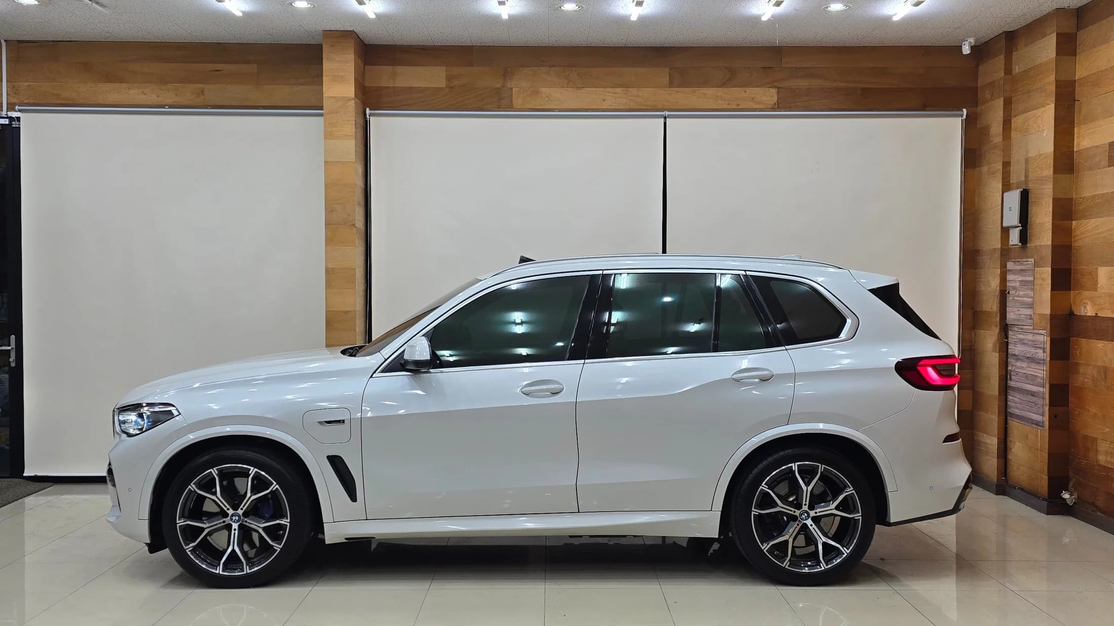 BMW X5 xDrive 45e M Sport, гибрид, 2022 г. 64453 км. — фото 5