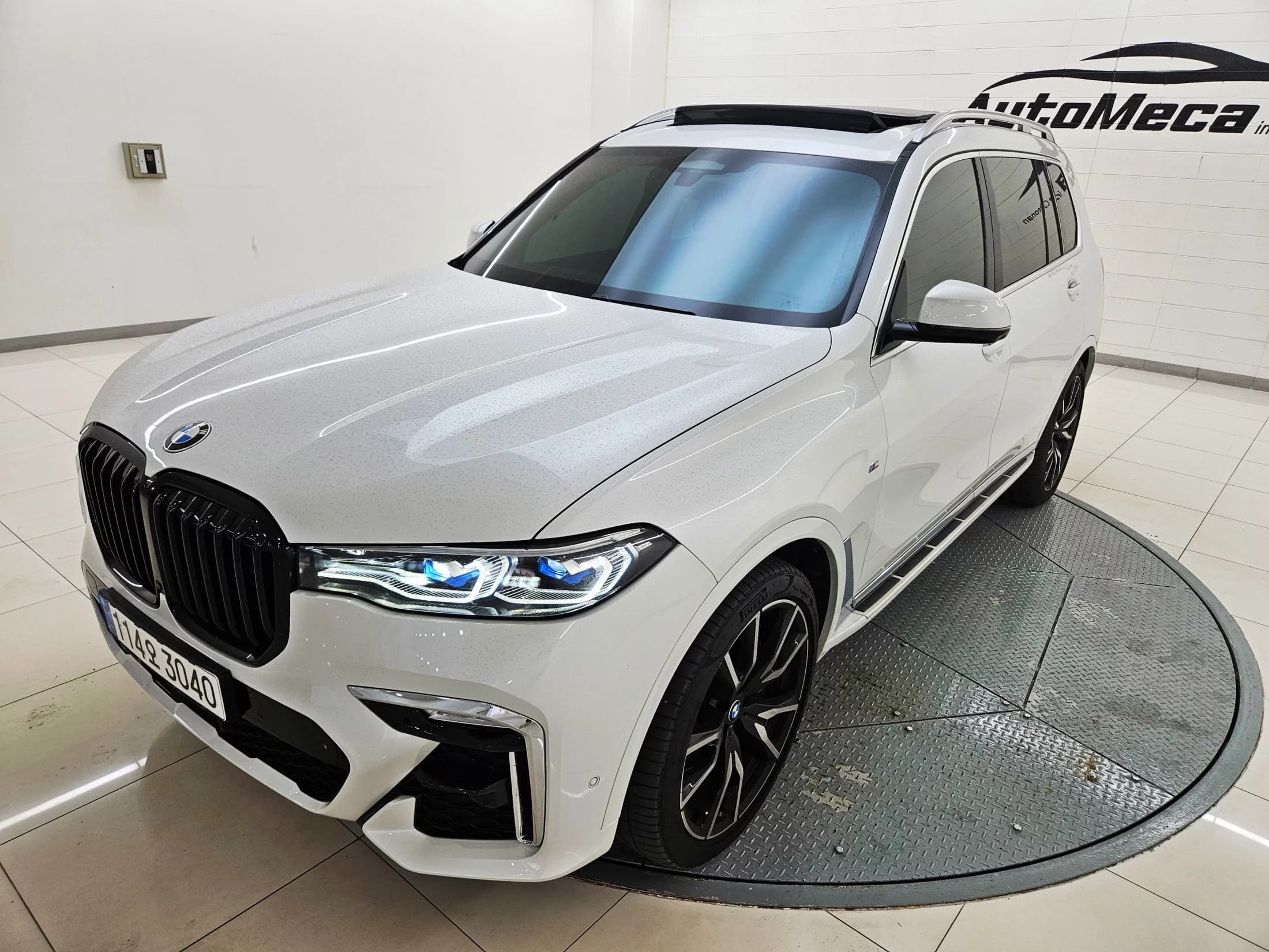BMW X7 xDrive 40i M Sport 7STR, 2021 г. 28207 км. — фото 2