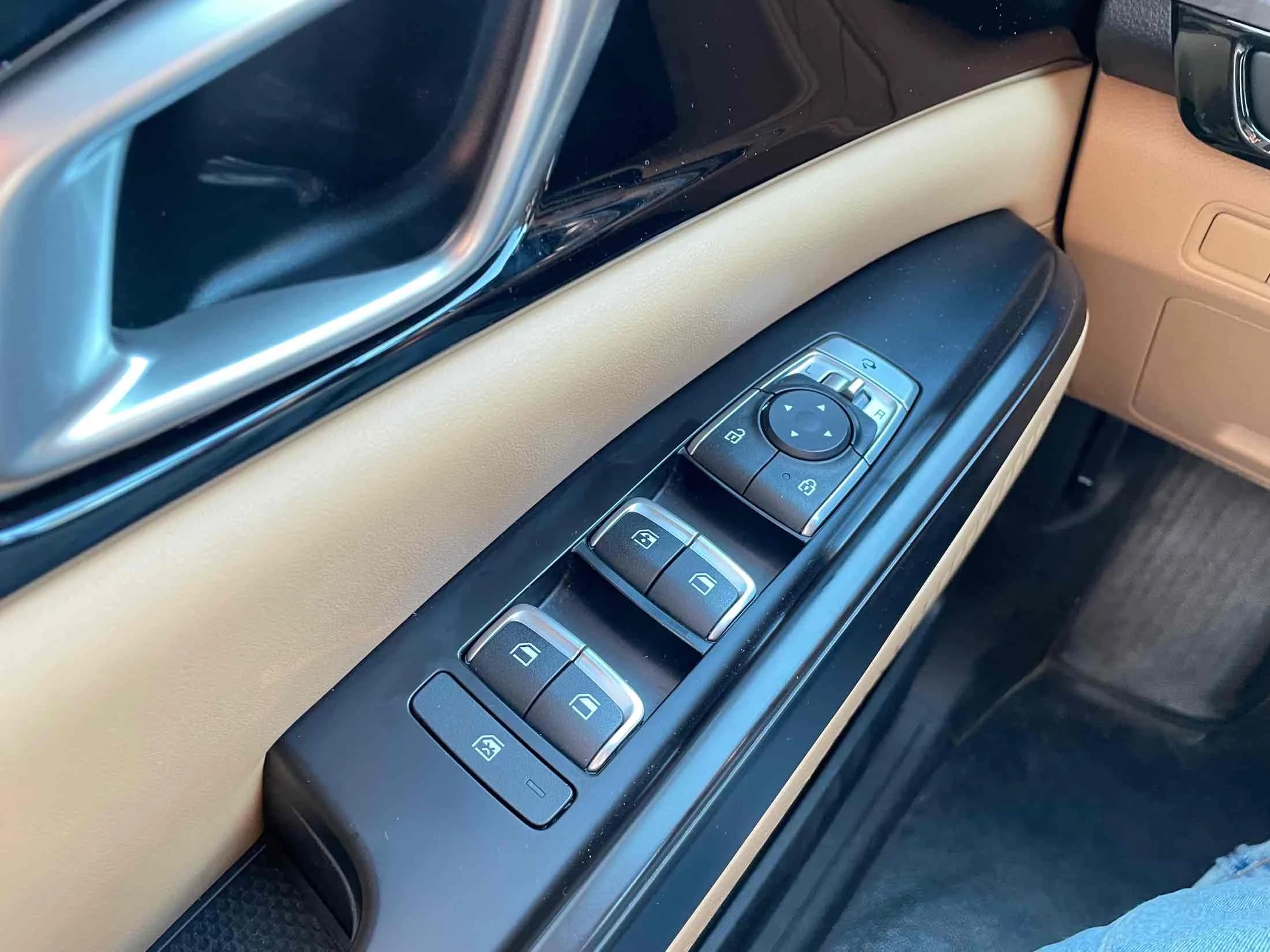 Kia Carnival 9-Seater Prestige, 2023 г. 57093 км. — фото 11