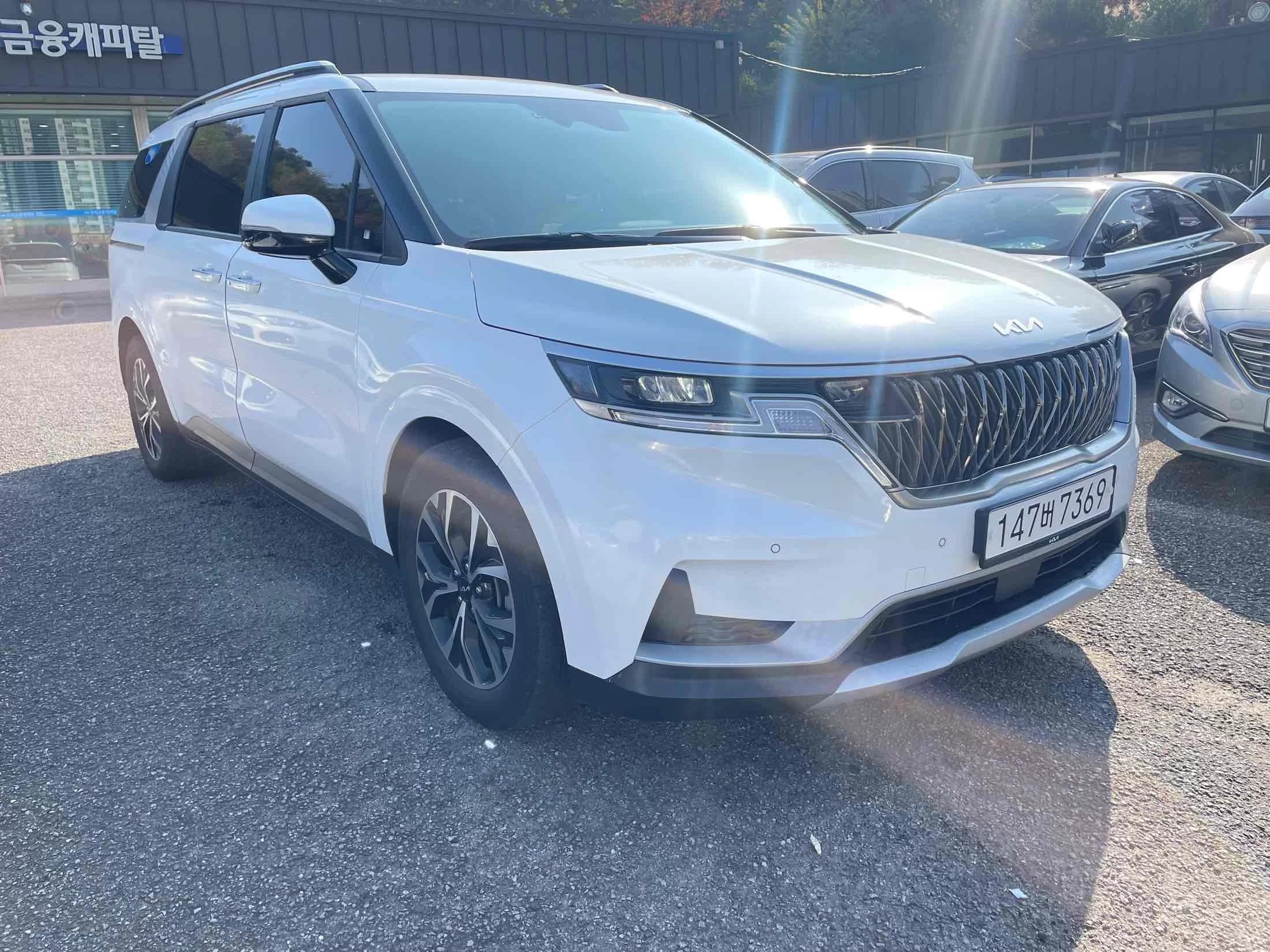 Kia Carnival 9-Seater Prestige, 2023 г. 57093 км. — фото 3