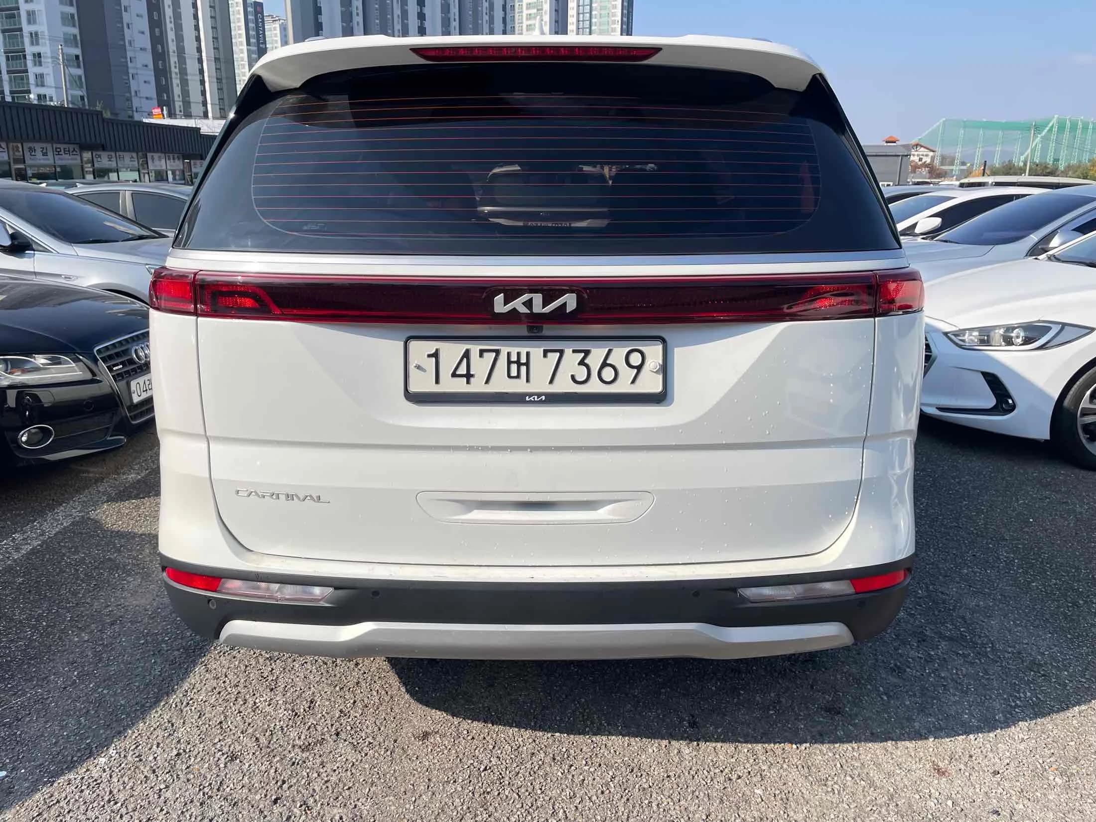 Kia Carnival 9-Seater Prestige, 2023 г. 57093 км. — фото 5