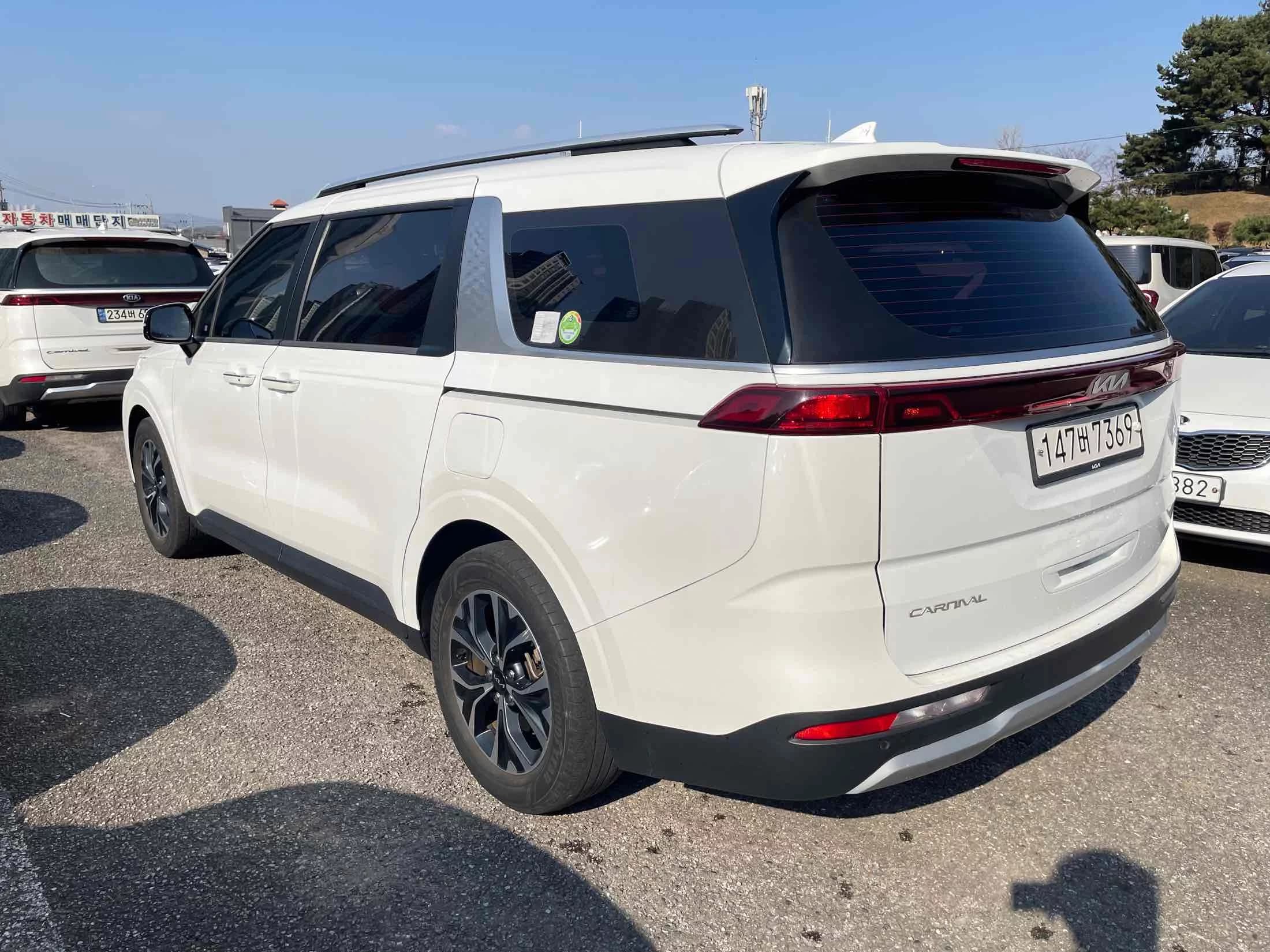 Kia Carnival 9-Seater Prestige, 2023 г. 57093 км. — фото 6