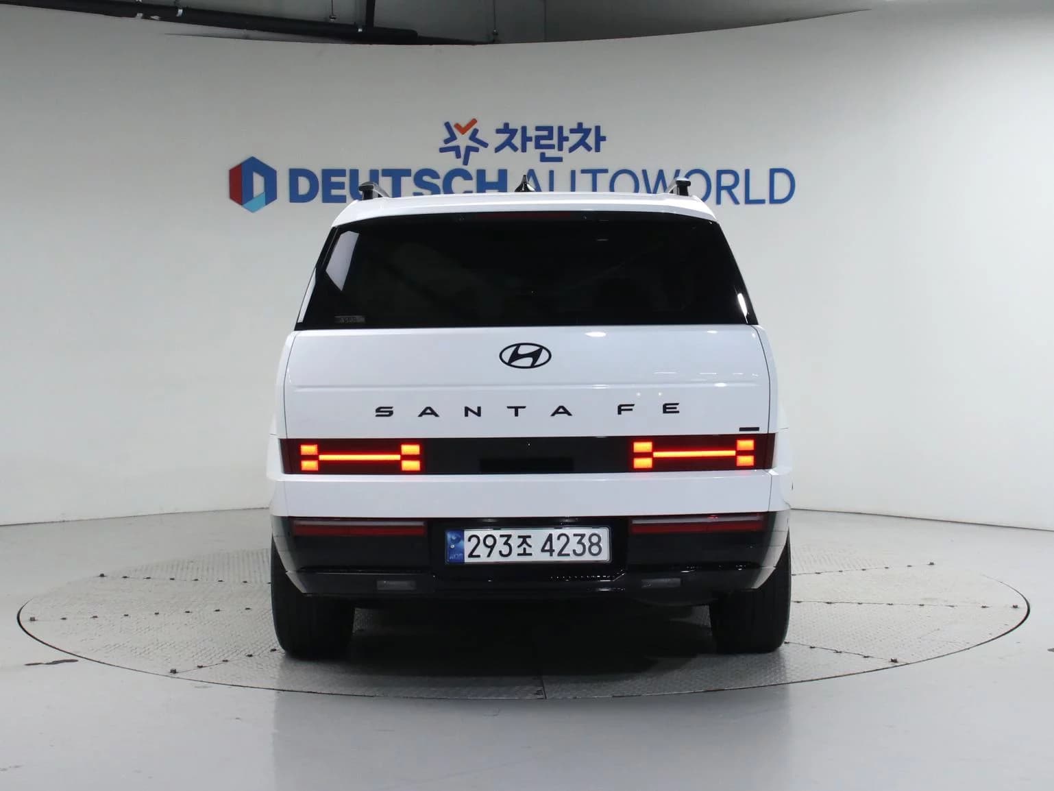 Hyundai Santa Fe HEV 1.6 4WD Calligraphy, гибрид, 2023 г. 15592 км. — фото 4