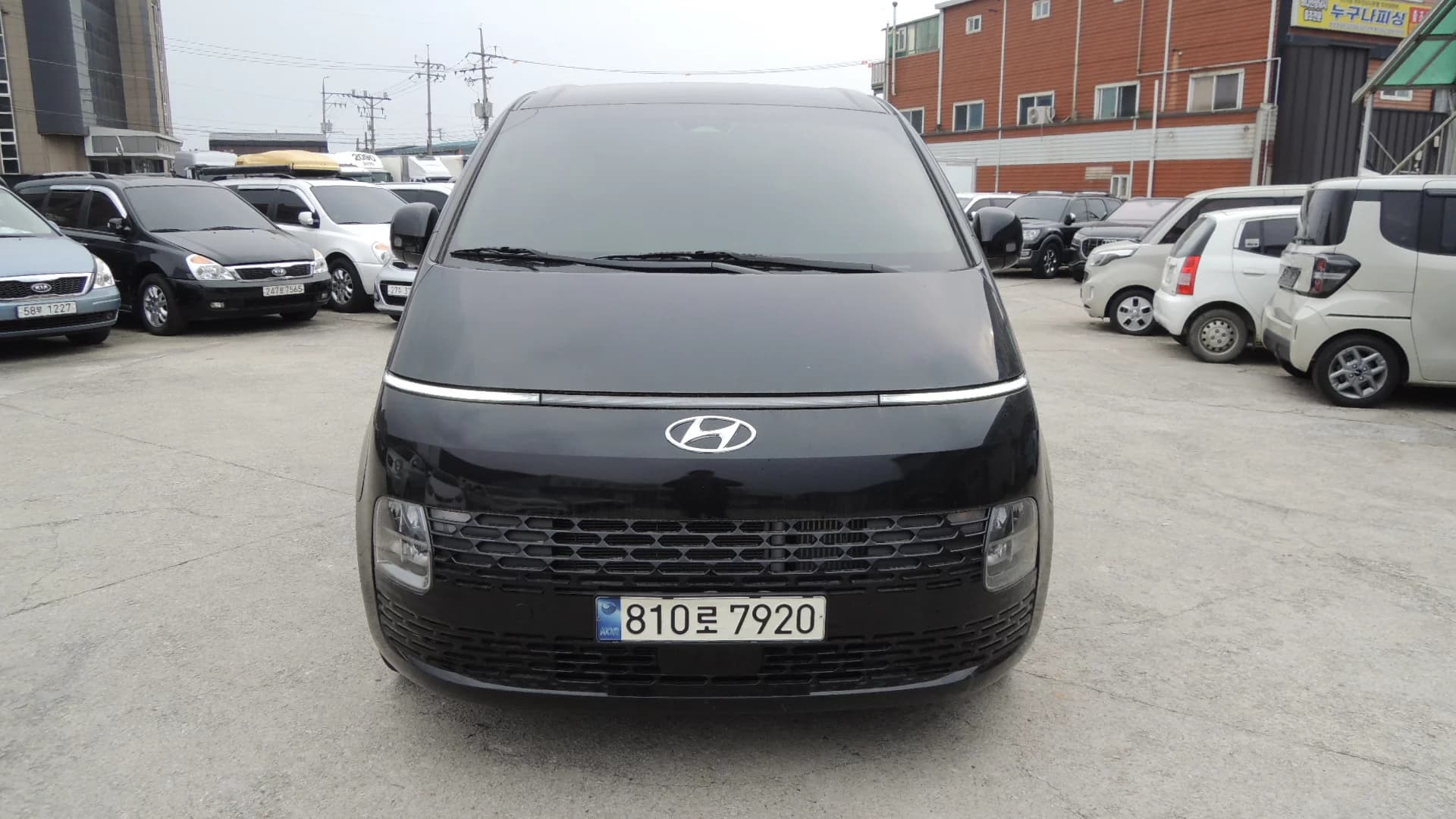 Hyundai Staria Cargo 5-Seater Modern, 2023 г. 8970 км. — фото 2