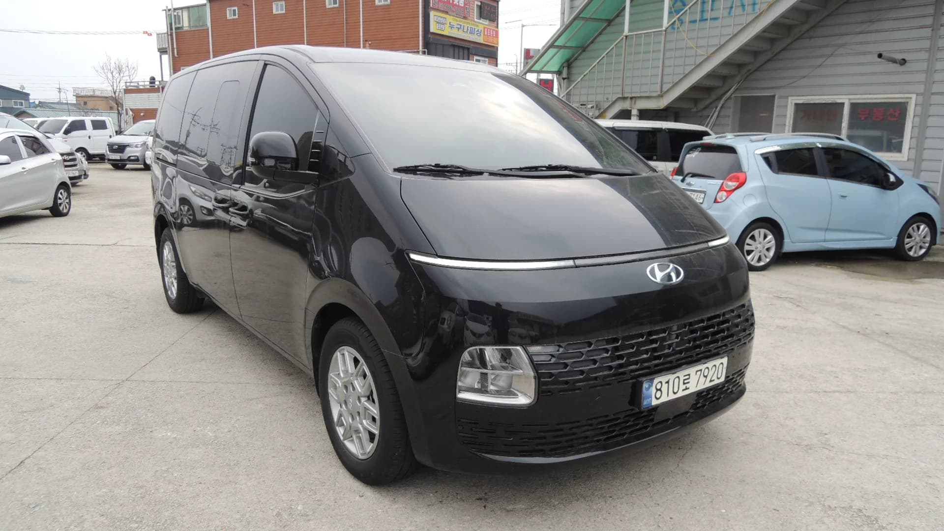 Hyundai Staria Cargo 5-Seater Modern, 2023 г. 8970 км. — фото 3