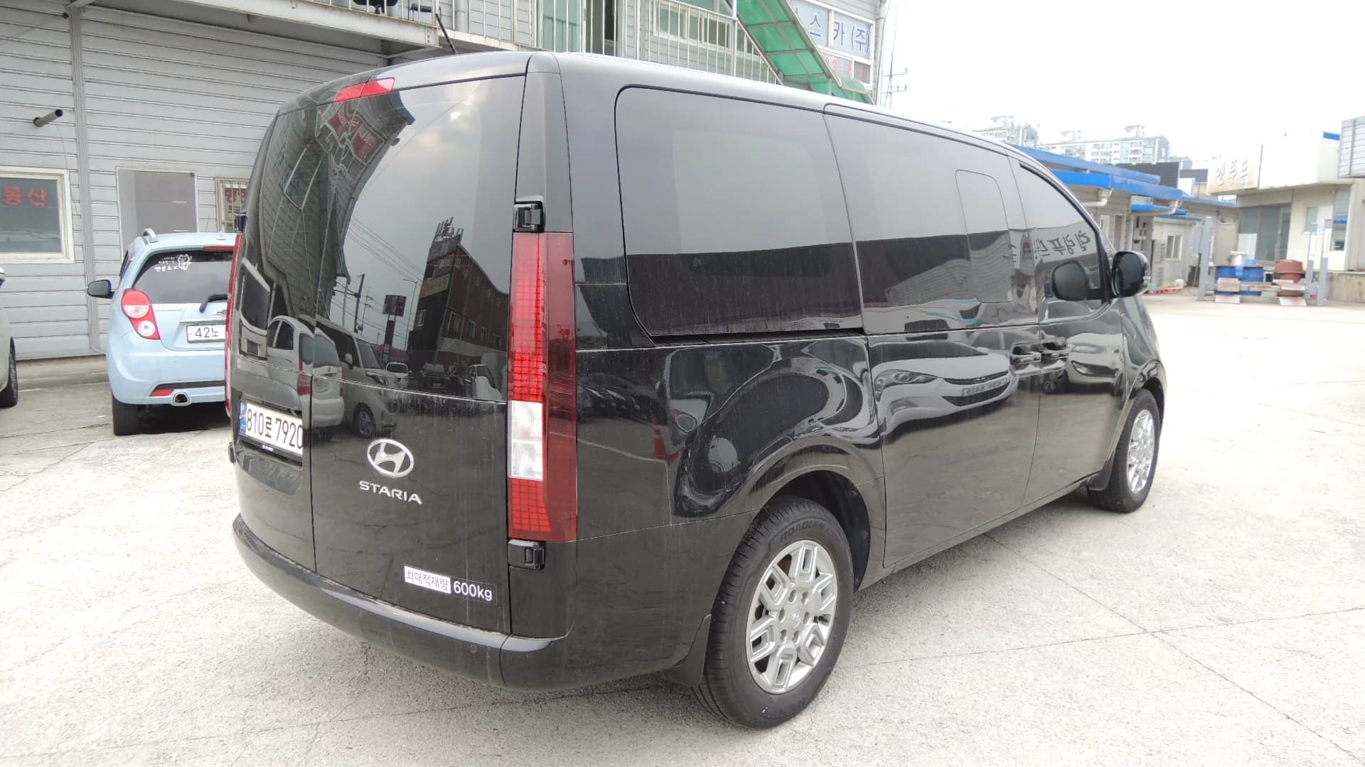 Hyundai Staria Cargo 5-Seater Modern, 2023 г. 8970 км. — фото 4