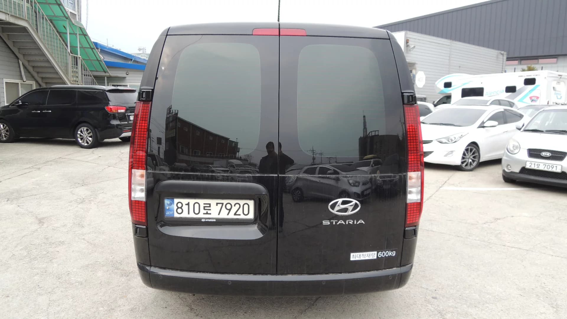 Hyundai Staria Cargo 5-Seater Modern, 2023 г. 8970 км. — фото 5