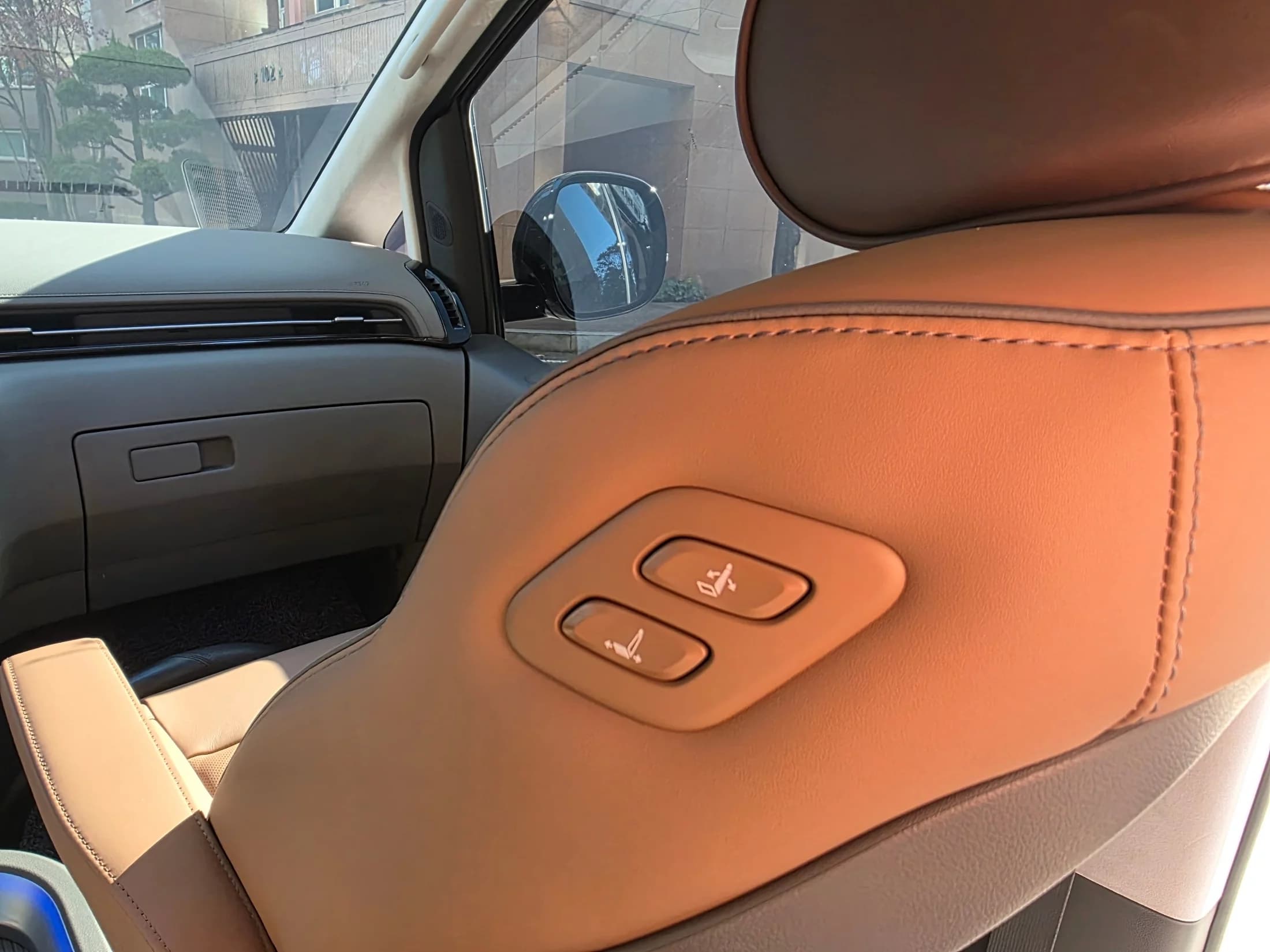 Hyundai Staria 4WD Lounge 9-Seater Inspiration, 2024 г. 10100 км. — фото 14