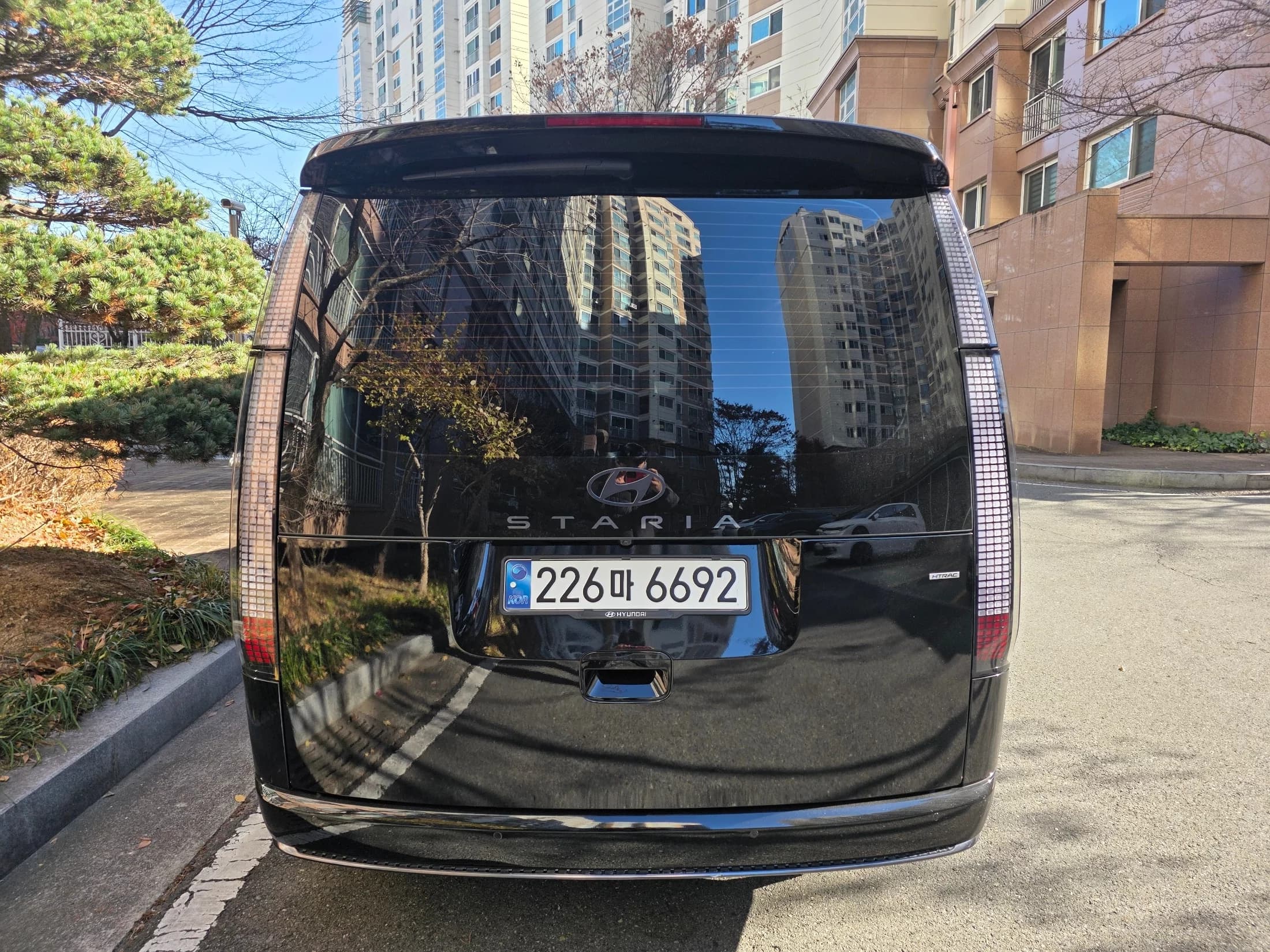 Hyundai Staria 4WD Lounge 9-Seater Inspiration, 2024 г. 10100 км. — фото 3