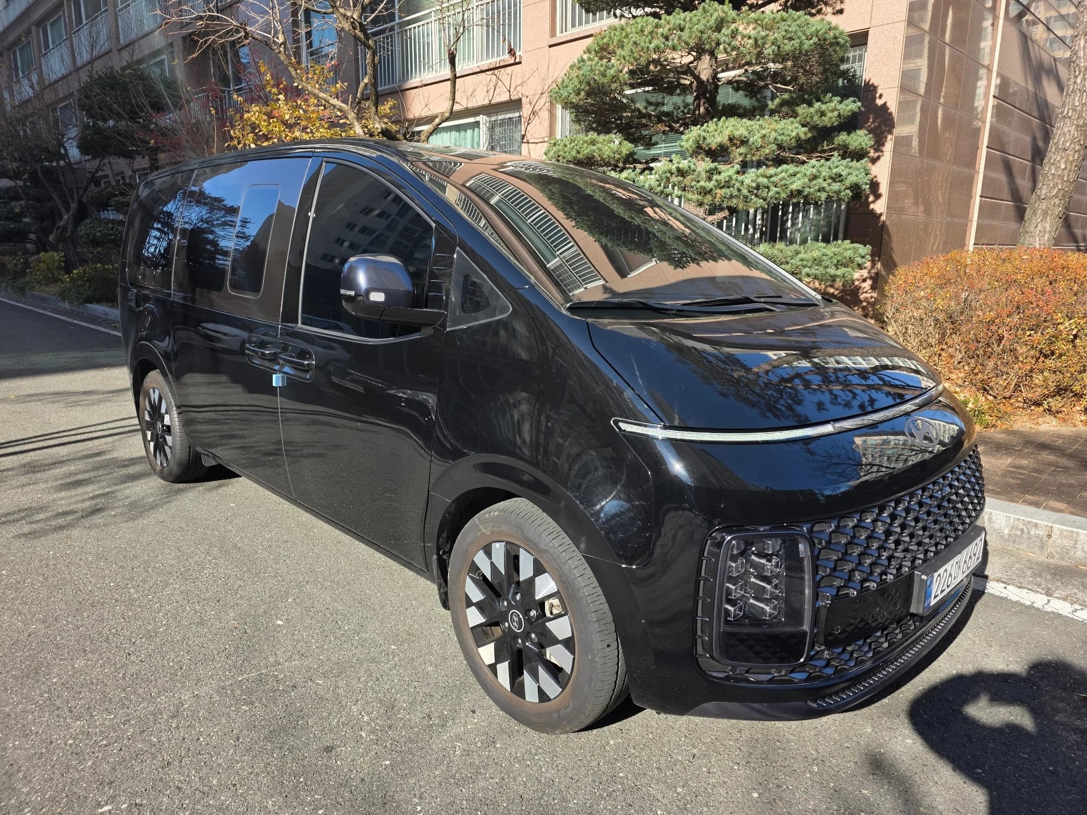 Hyundai Staria 4WD Lounge 9-Seater Inspiration, 2024 г. 10100 км. — фото 4