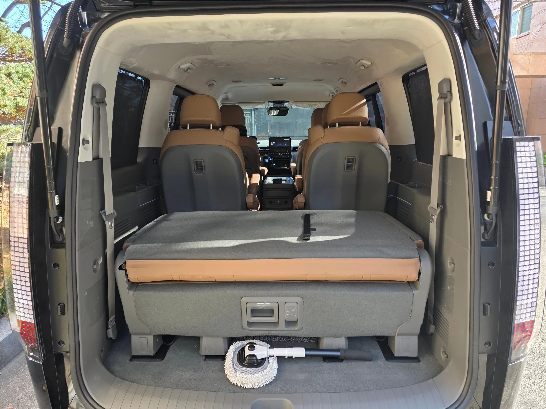 Hyundai Staria 4WD Lounge 9-Seater Inspiration, 2024 г. 10100 км. — фото 8