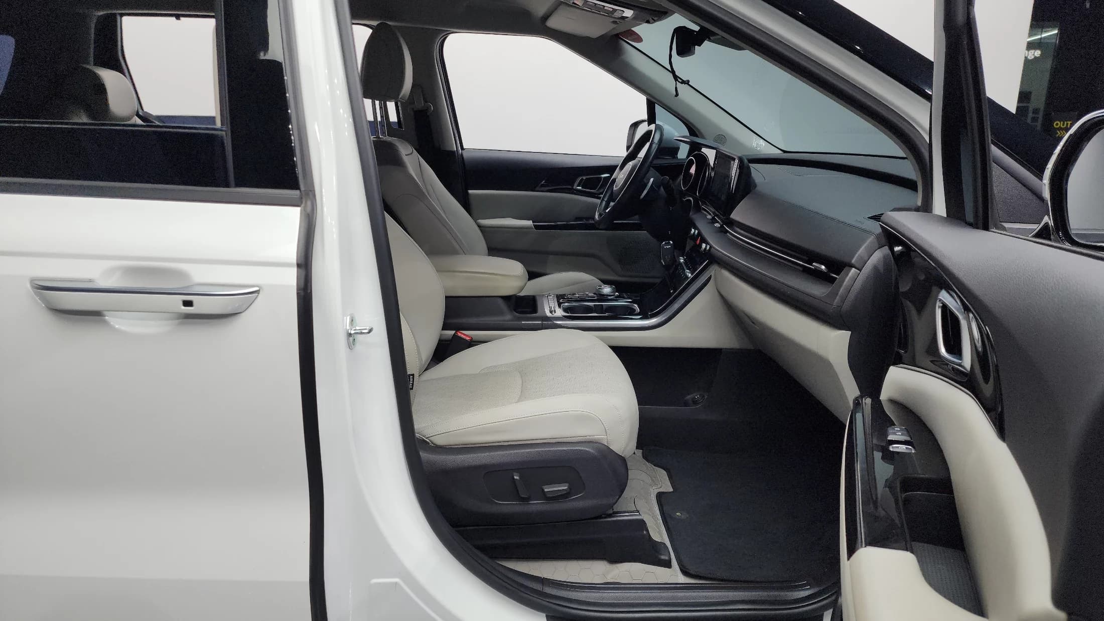 Kia Carnival 9-Seater Noblesse, 2022 г. 76349 км. — фото 11