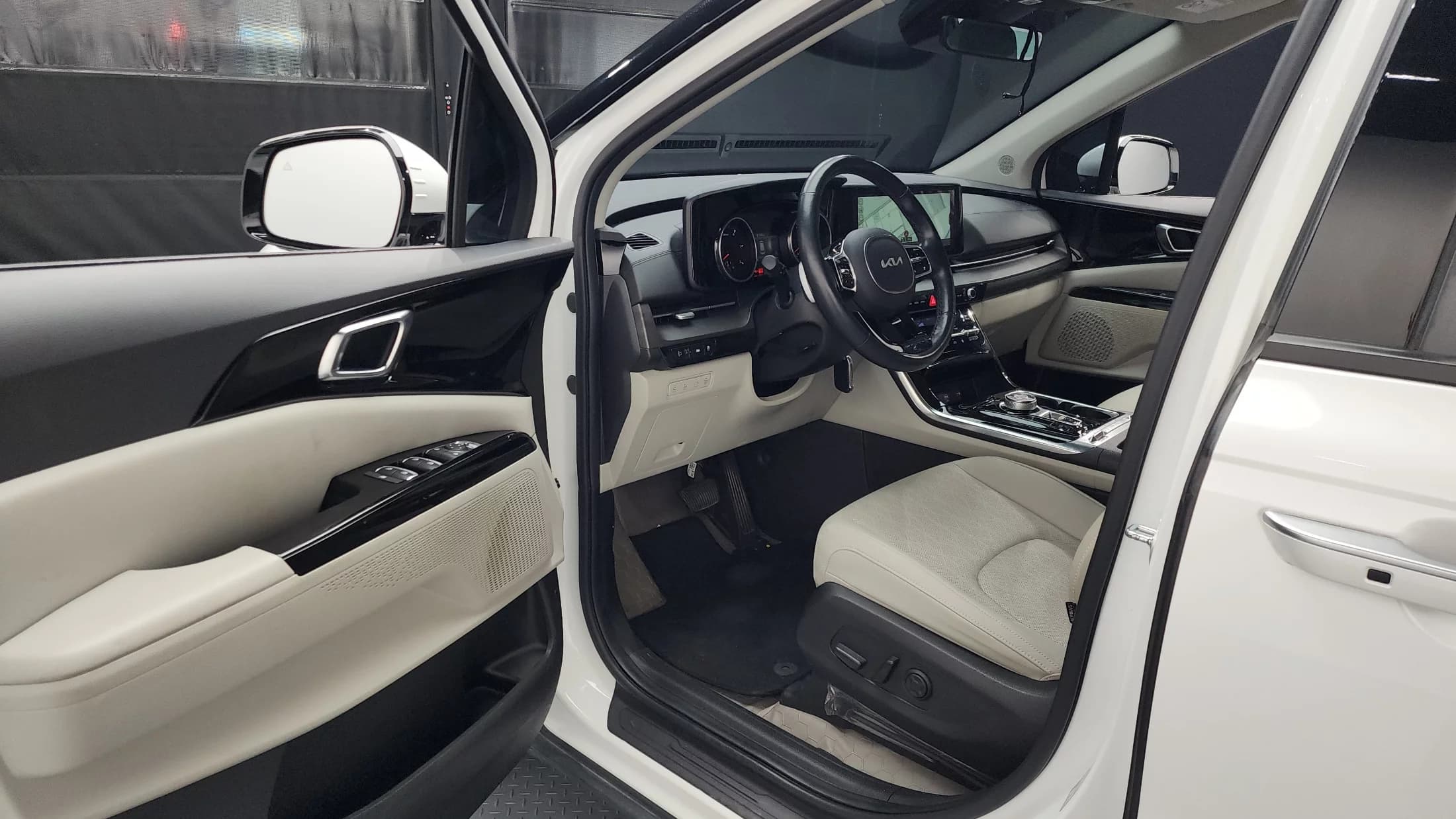 Kia Carnival 9-Seater Noblesse, 2022 г. 76349 км. — фото 10