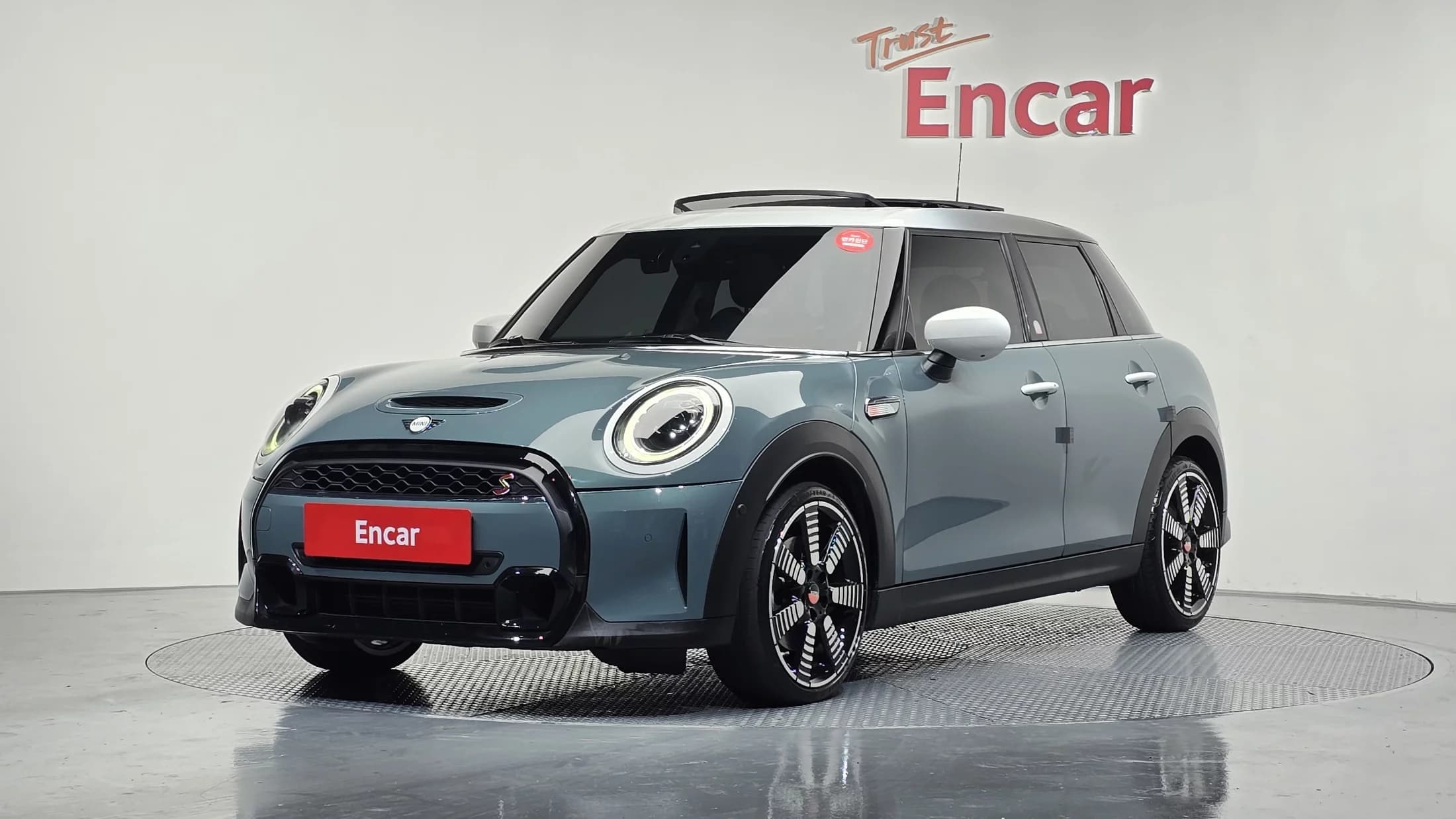 MINI Cooper 5Door Multitione Edition 3rd, 2023 г. 34763 км.