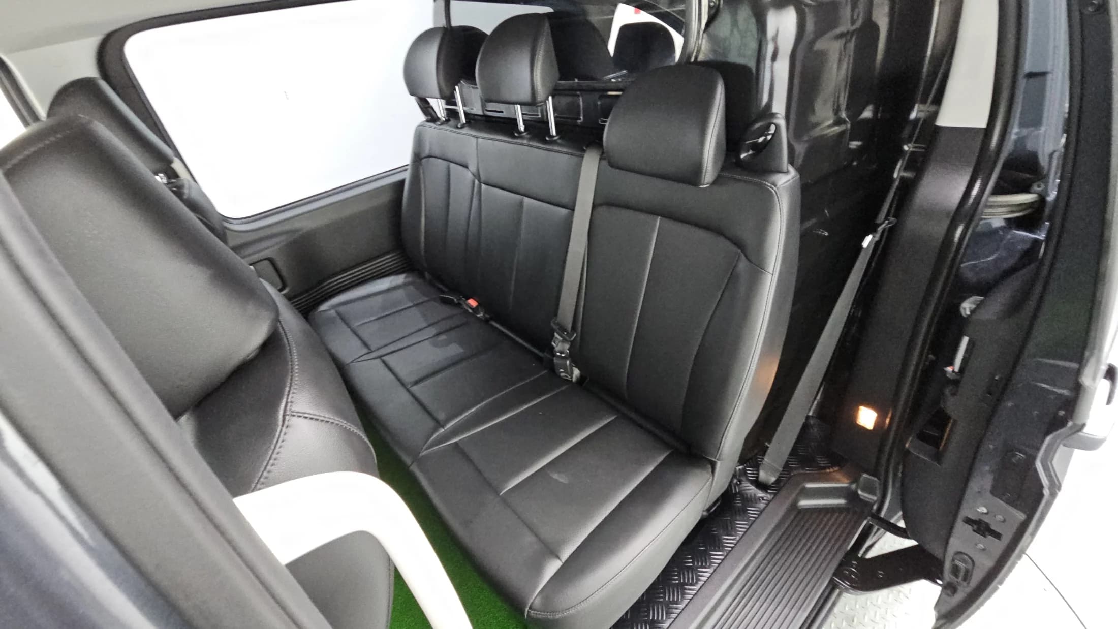 Hyundai Staria Cargo 5-Seater Modern, 2024 г. 7780 км. — фото 12