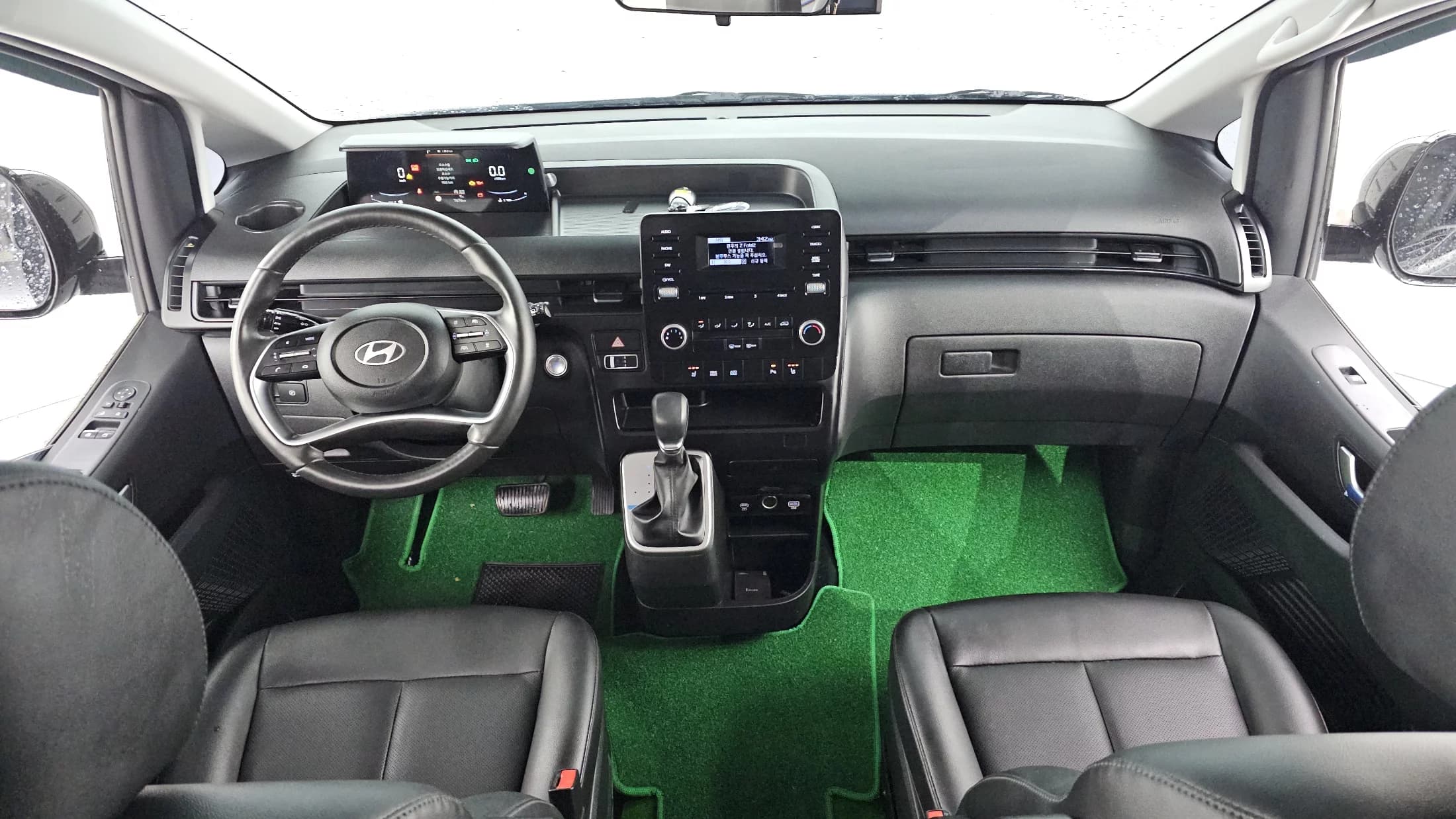 Hyundai Staria Cargo 5-Seater Modern, 2024 г. 7780 км. — фото 7
