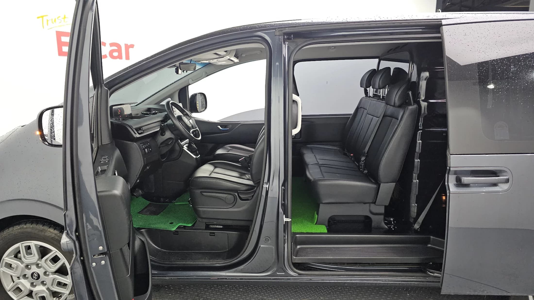Hyundai Staria Cargo 5-Seater Modern, 2024 г. 7780 км. — фото 10