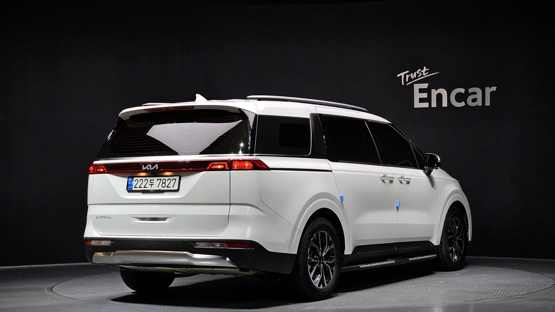Kia Carnival 9-Seater Signature, 2022 г. 39365 км. — фото 2