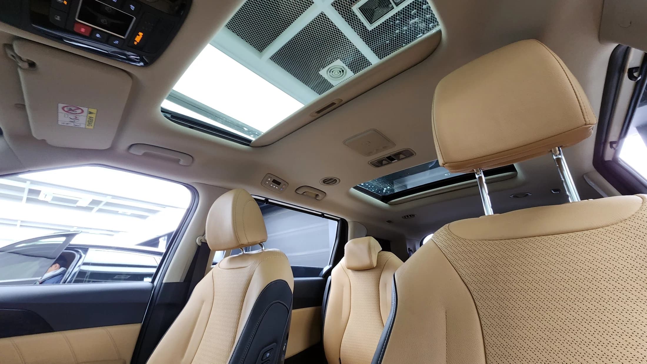 Kia Carnival 9-Seater Signature, 2022 г. 39365 км. — фото 19