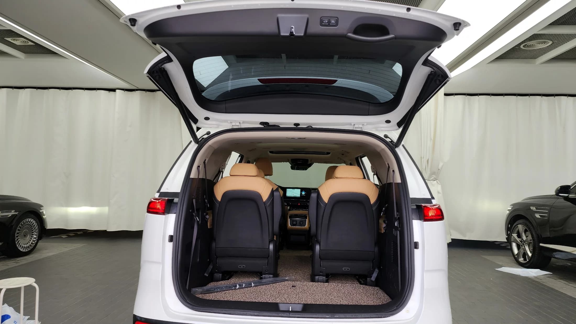 Kia Carnival 9-Seater Signature, 2022 г. 39365 км. — фото 20