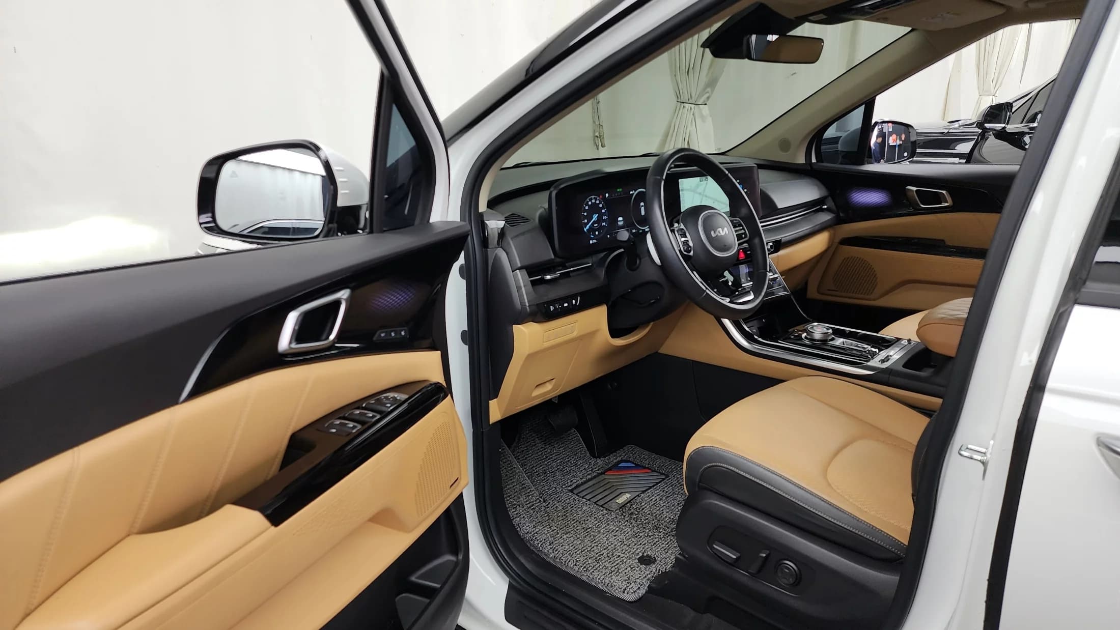 Kia Carnival 9-Seater Signature, 2022 г. 39365 км. — фото 10