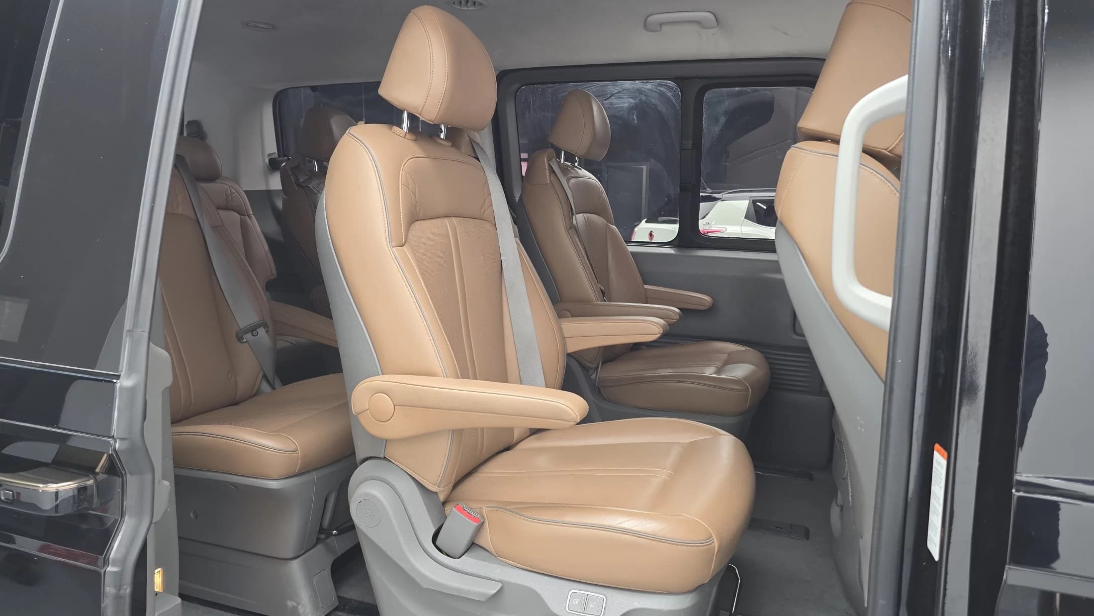 Hyundai Staria 4WD Lounge 9-Seater Inspiration, 2021 г. 83307 км. — фото 12