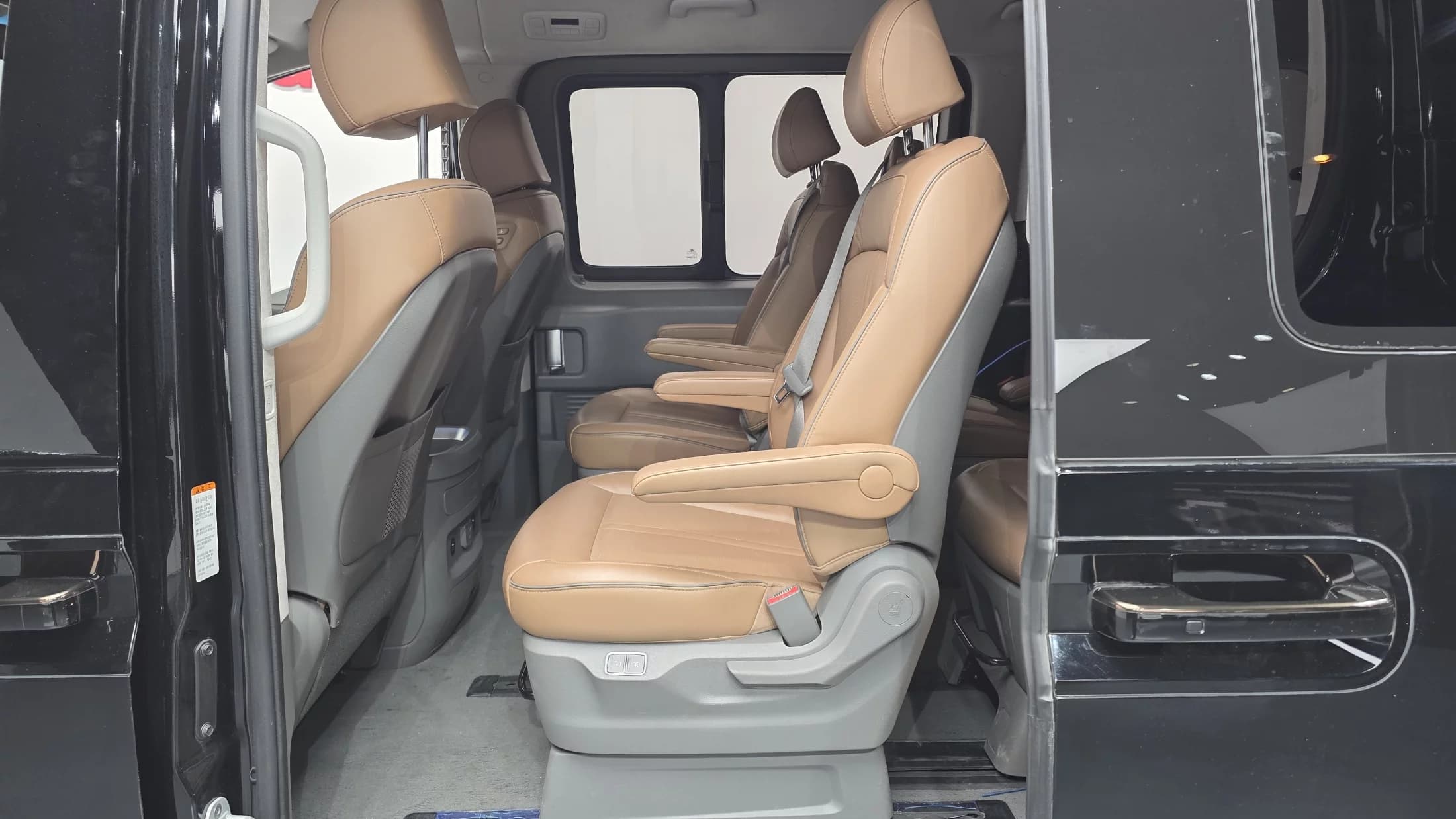 Hyundai Staria 4WD Lounge 9-Seater Inspiration, 2021 г. 83307 км. — фото 13