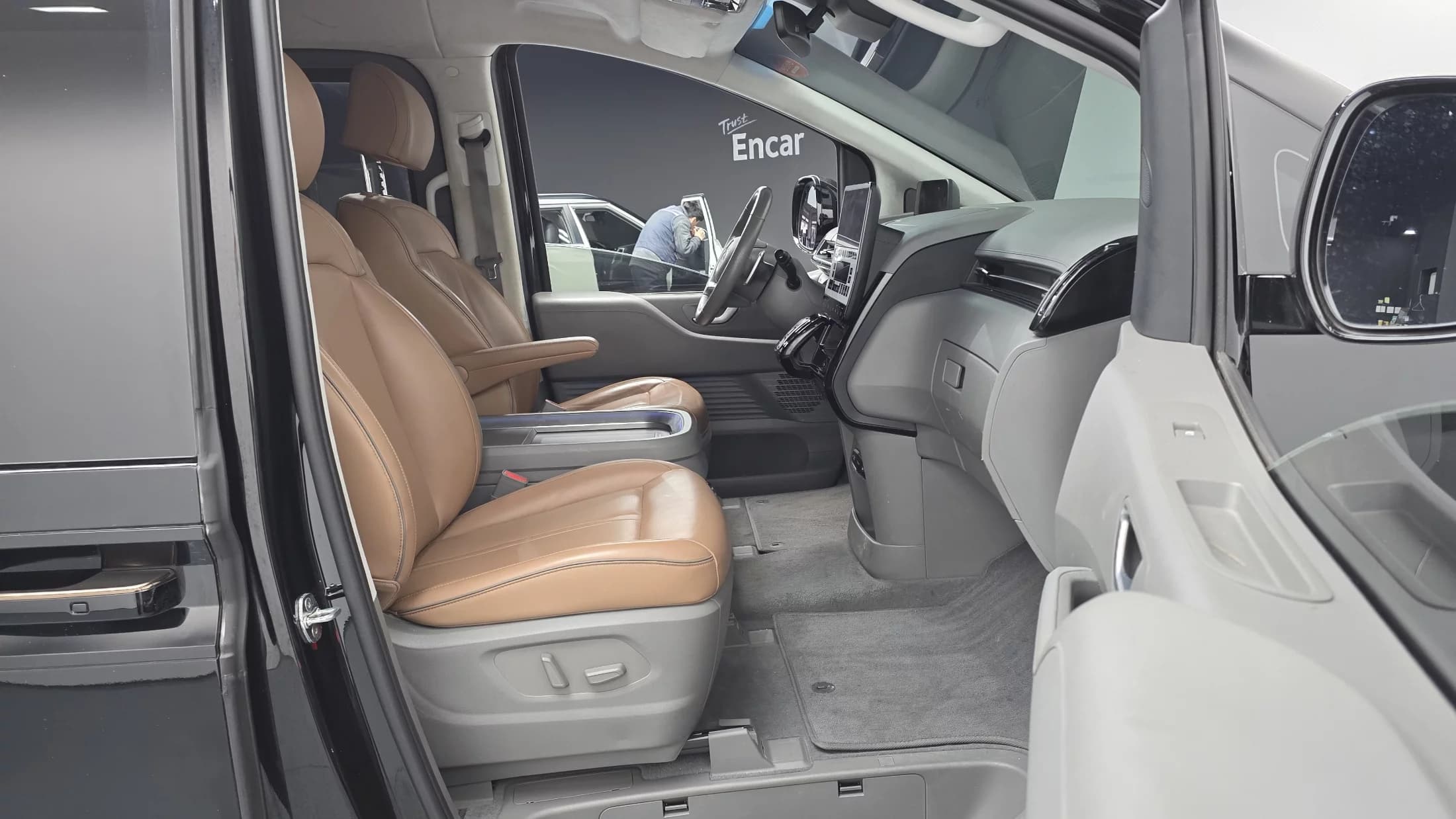 Hyundai Staria 4WD Lounge 9-Seater Inspiration, 2021 г. 83307 км. — фото 10