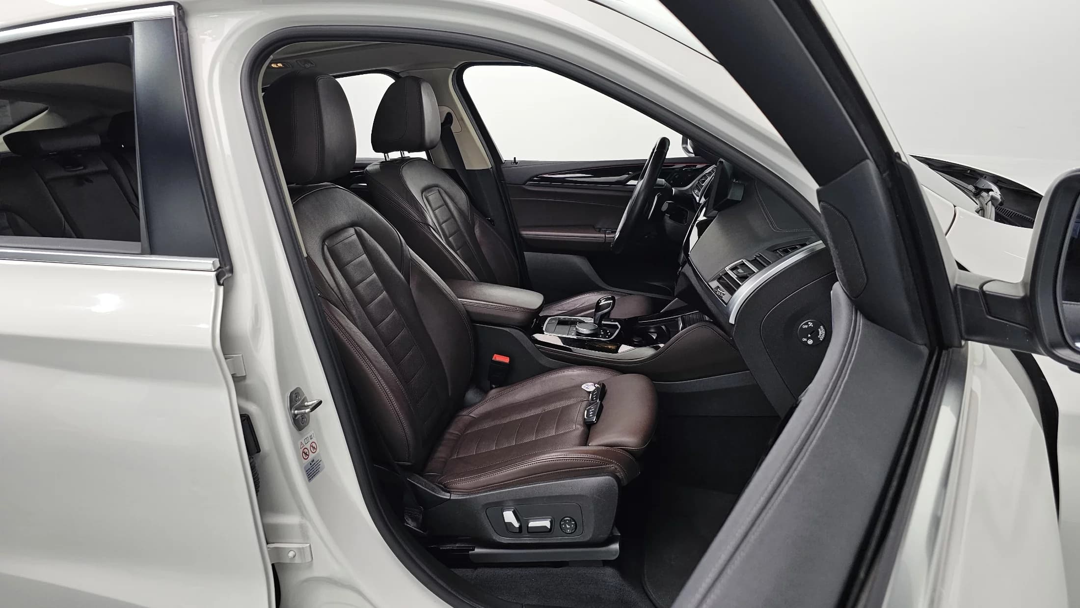 BMW X4 xDrive20i xLine, 2022 г. 90346 км. — фото 10