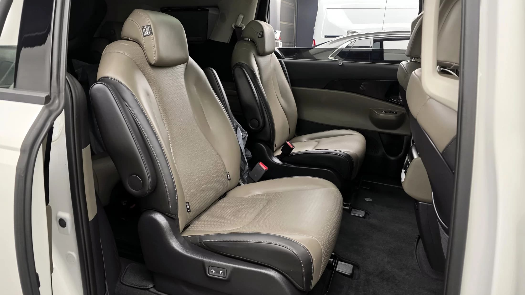 Kia Carnival 9-Seater Signature, 2023 г. 20416 км. — фото 12