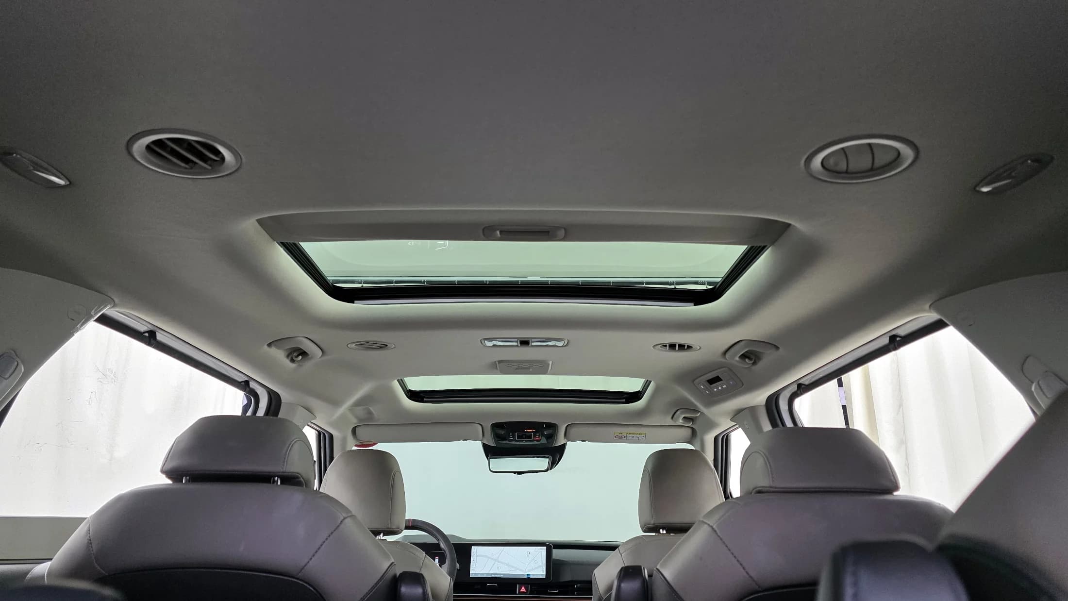 Kia Carnival 9-Seater Signature, 2023 г. 20416 км. — фото 17