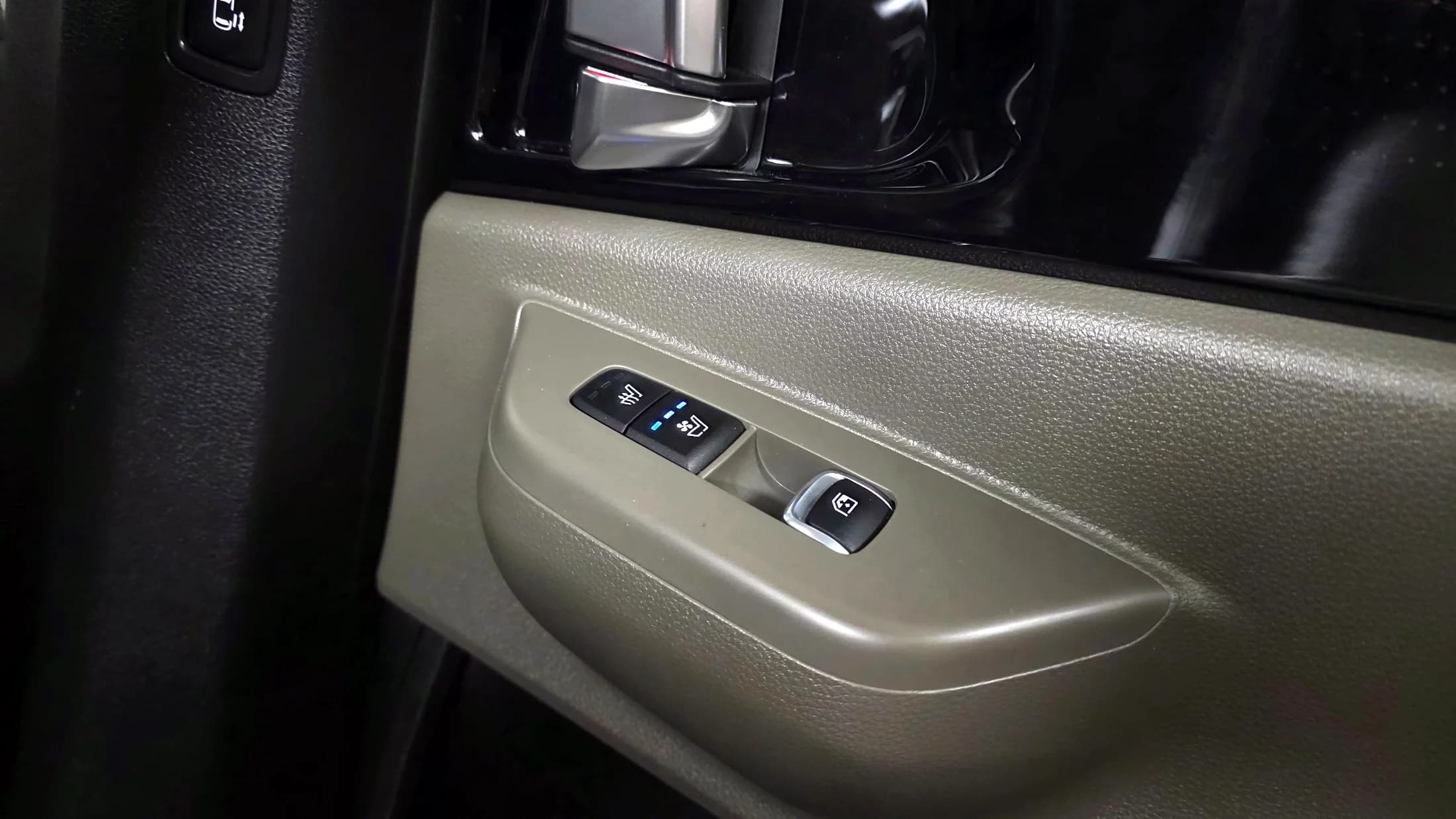 Kia Carnival 9-Seater Signature, 2023 г. 20416 км. — фото 18