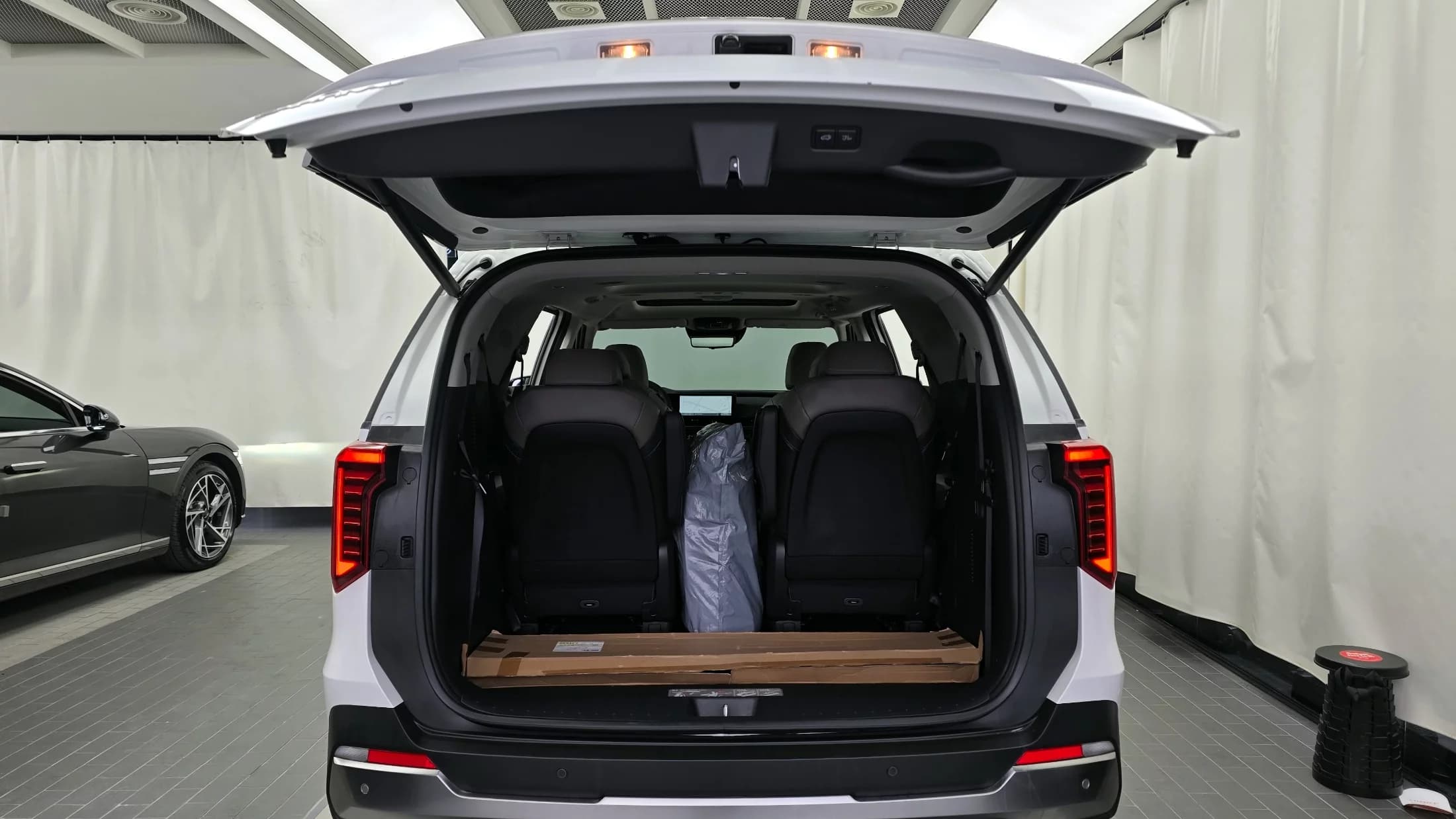 Kia Carnival 9-Seater Signature, 2023 г. 20416 км. — фото 20
