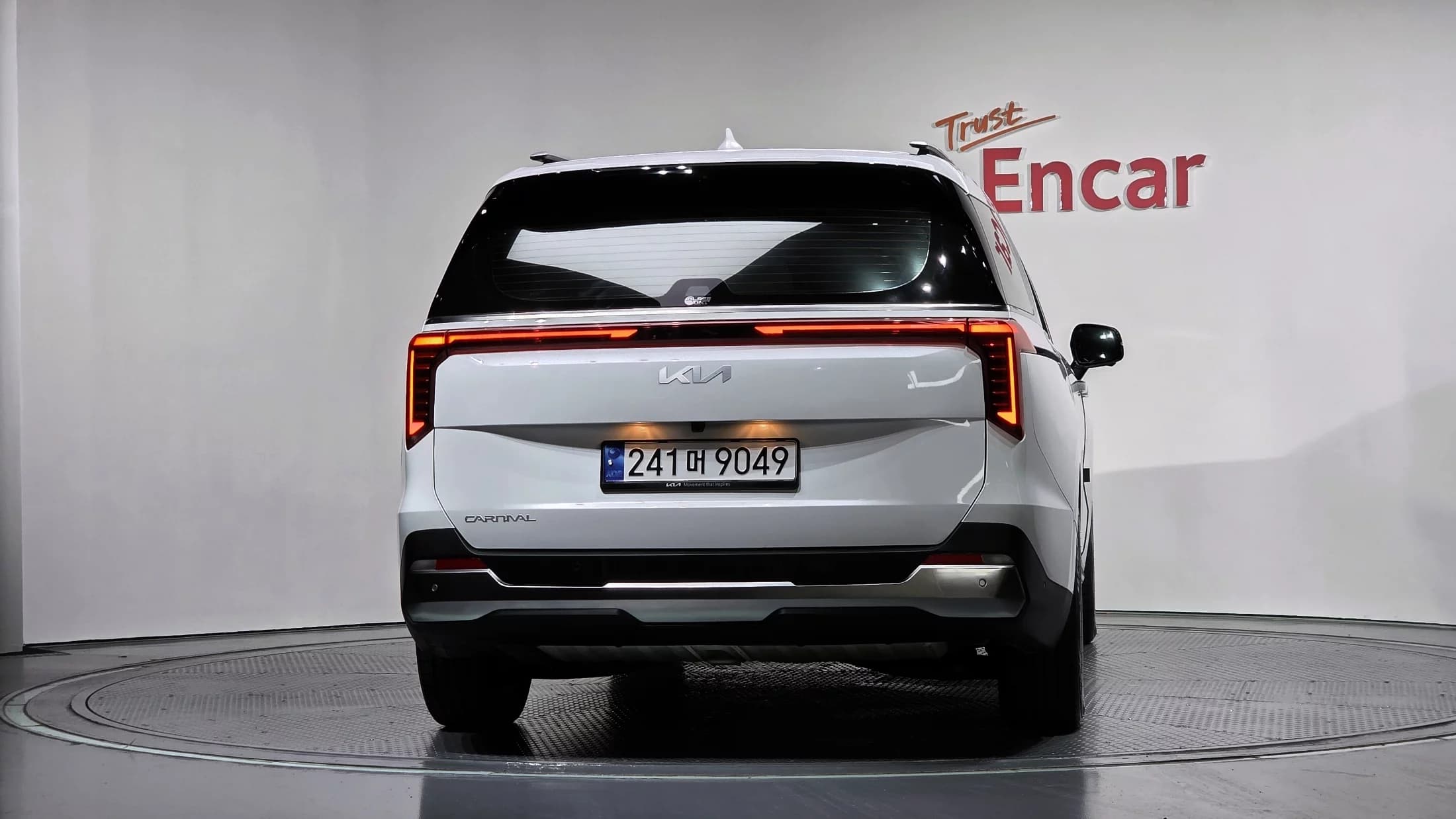 Kia Carnival 9-Seater Signature, 2023 г. 20416 км. — фото 4