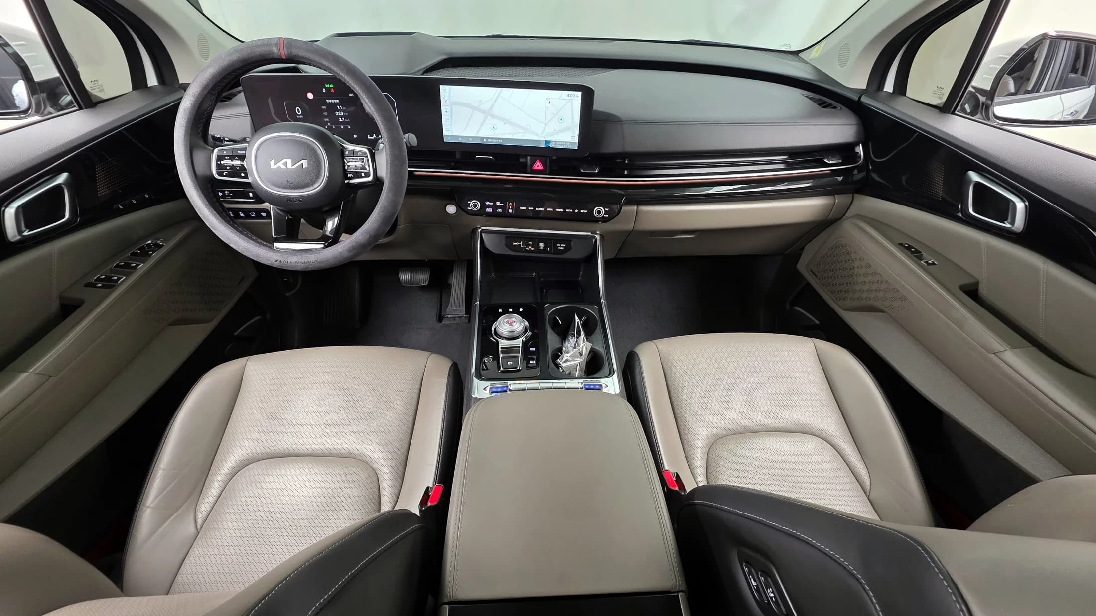 Kia Carnival 9-Seater Signature, 2023 г. 20416 км. — фото 7