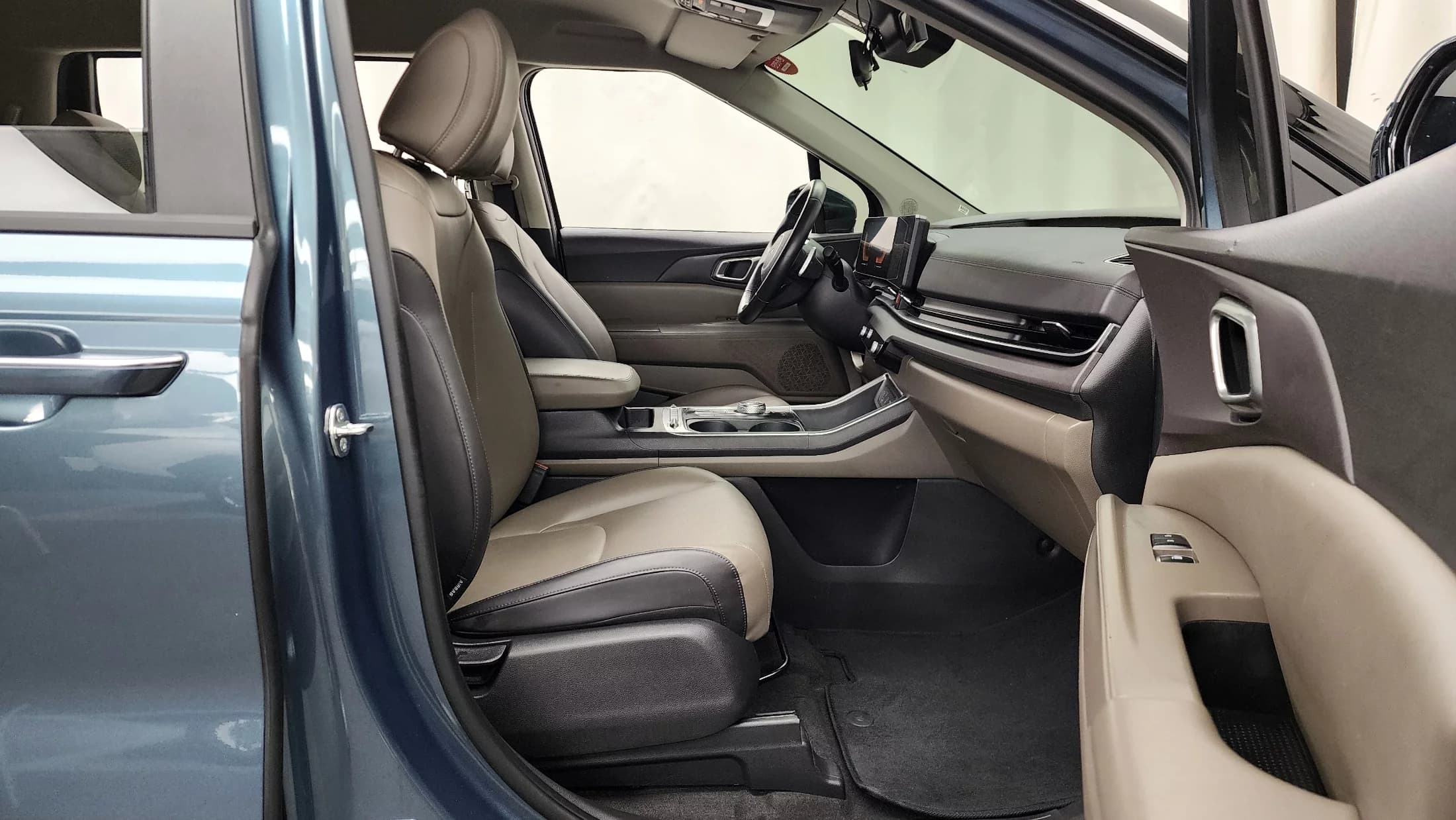 Kia Carnival 9-Seater Prestige, 2024 г. 36564 км. — фото 11