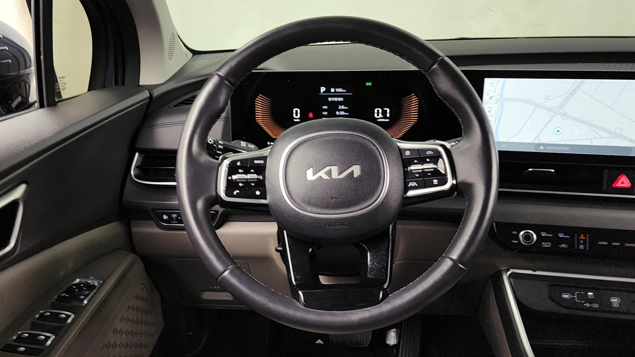 Kia Carnival 9-Seater Prestige, 2024 г. 36564 км. — фото 13