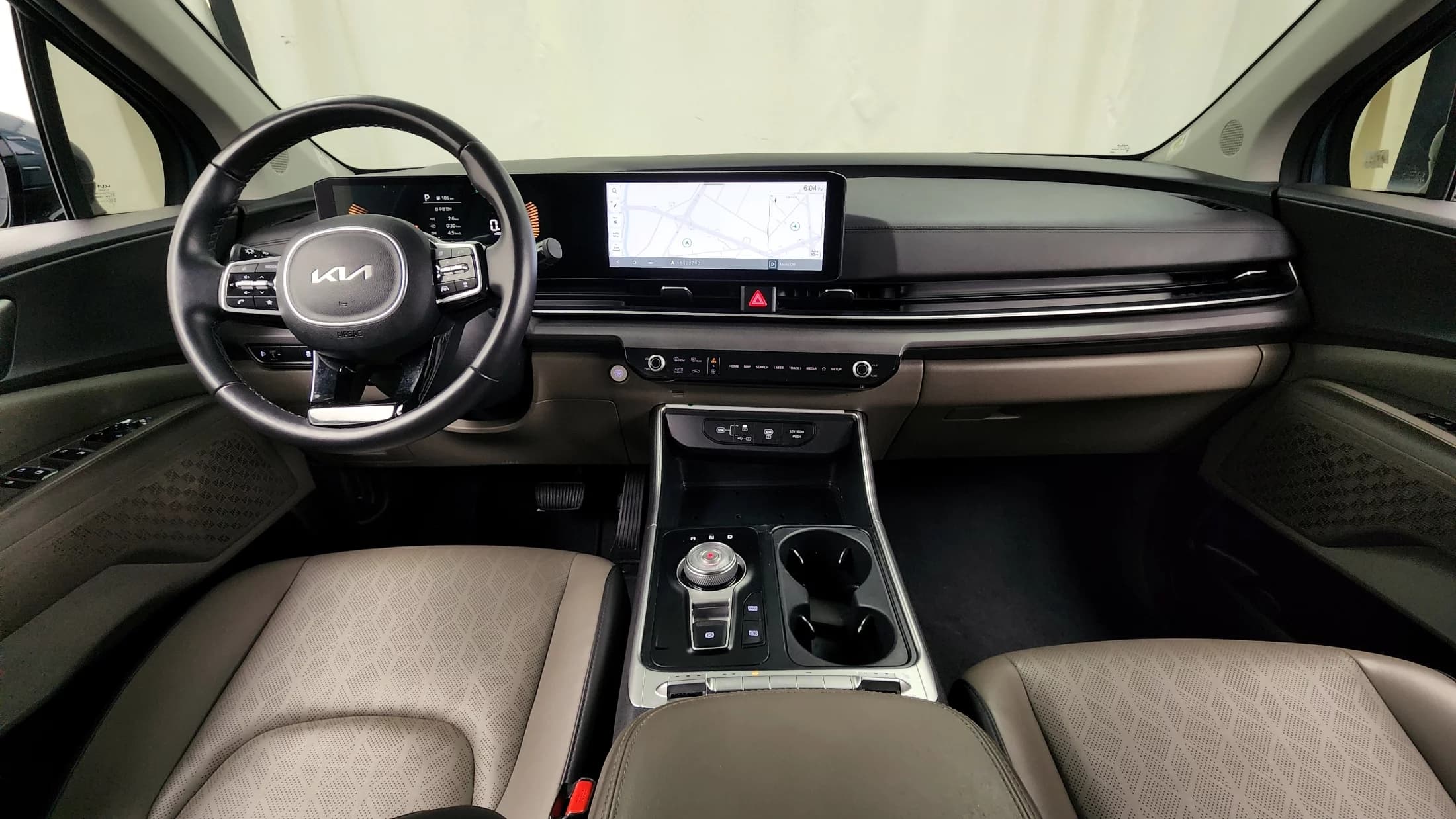 Kia Carnival 9-Seater Prestige, 2024 г. 36564 км. — фото 7