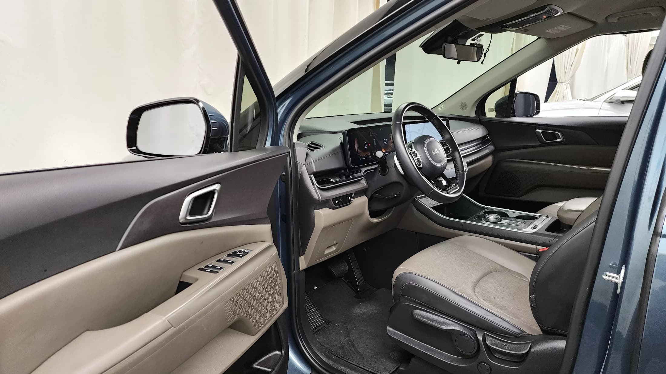 Kia Carnival 9-Seater Prestige, 2024 г. 36564 км. — фото 10