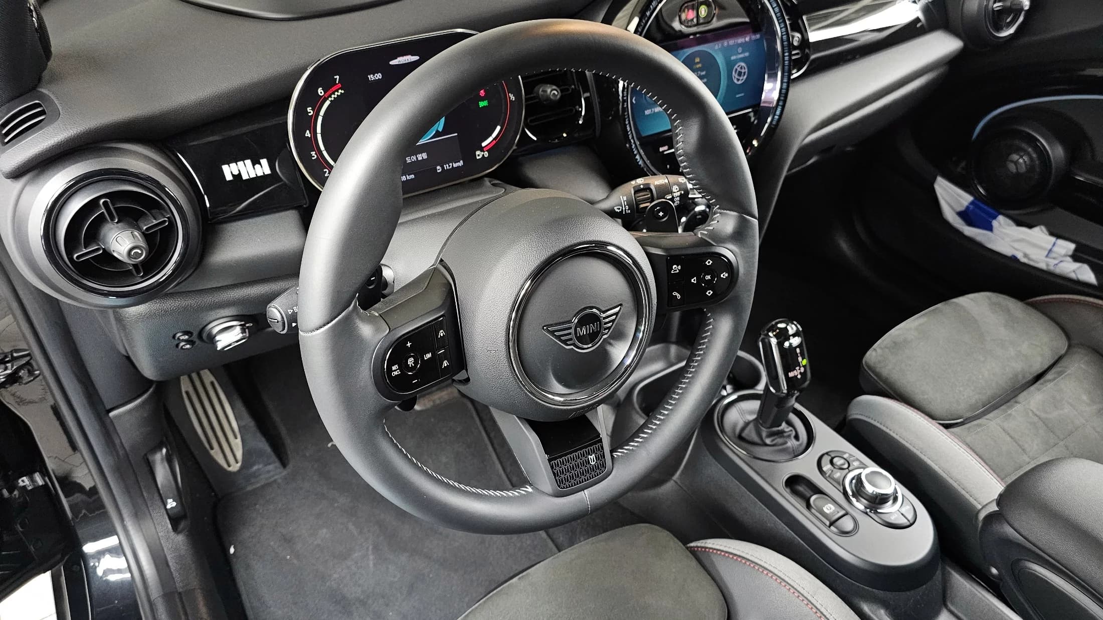 MINI Cooper JCW Pat Moss Edition 3rd, 2023 г. 39375 км. — фото 13