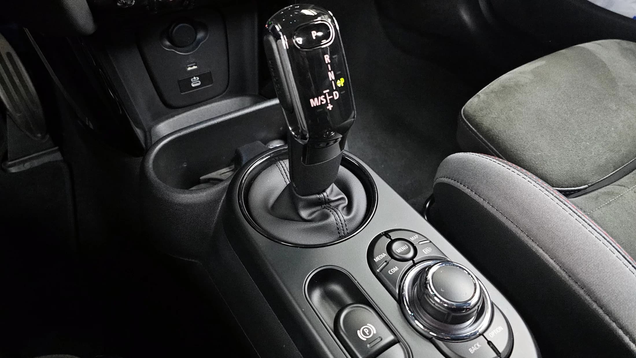 MINI Cooper JCW Pat Moss Edition 3rd, 2023 г. 39375 км. — фото 9