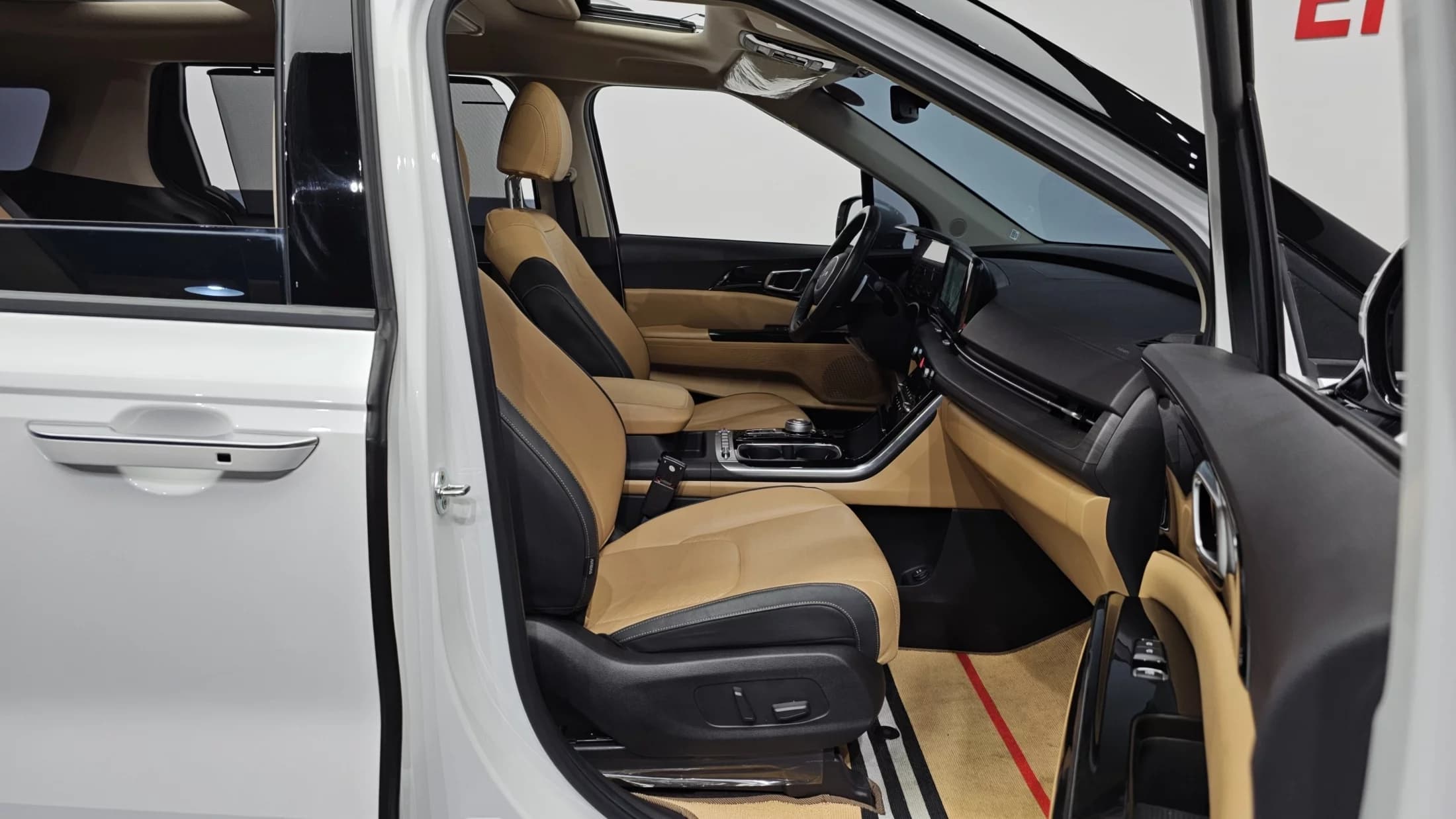 Kia Carnival 7-Seater Noblesse, 2022 г. 72568 км. — фото 11