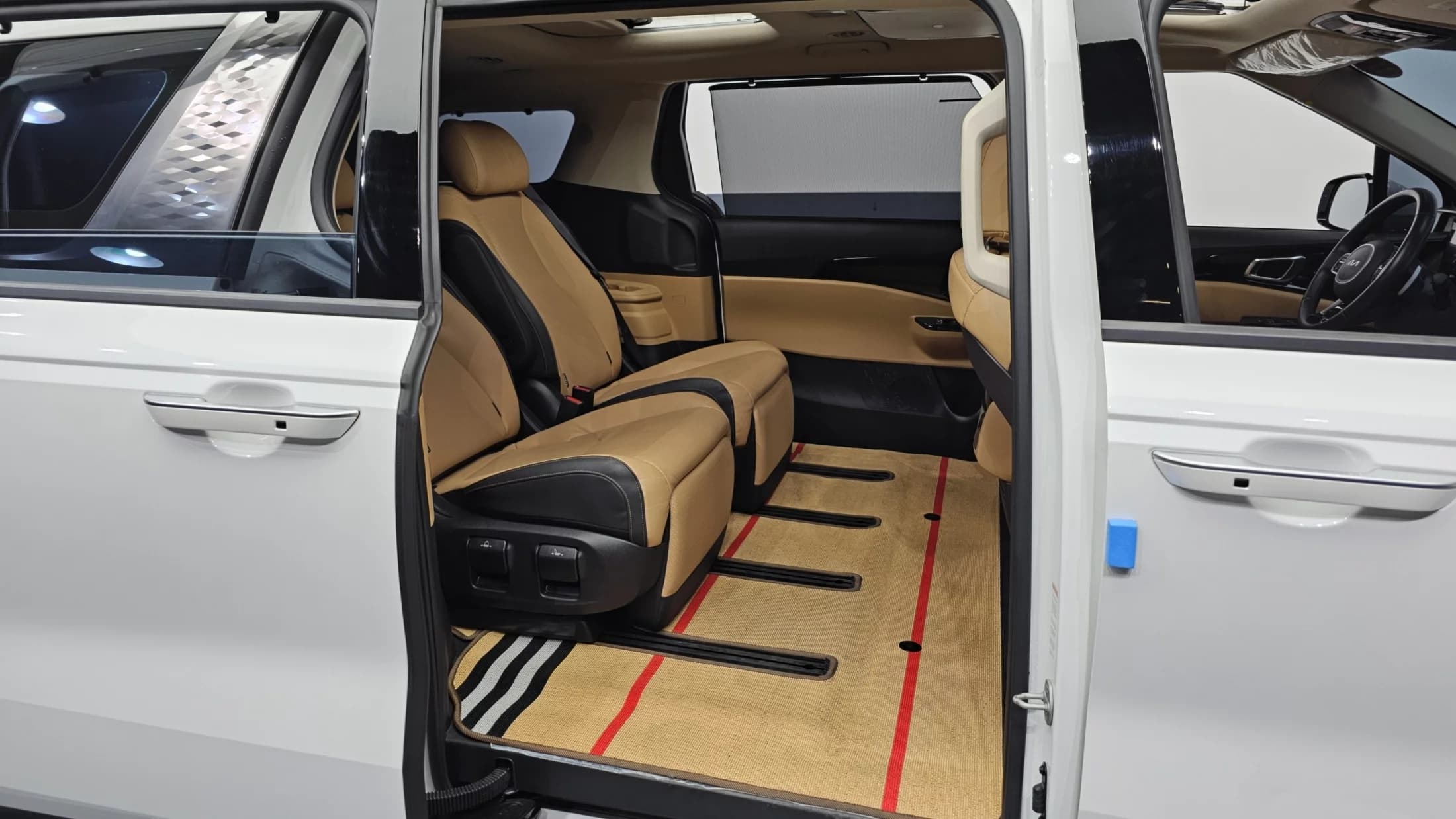 Kia Carnival 7-Seater Noblesse, 2022 г. 72568 км. — фото 12