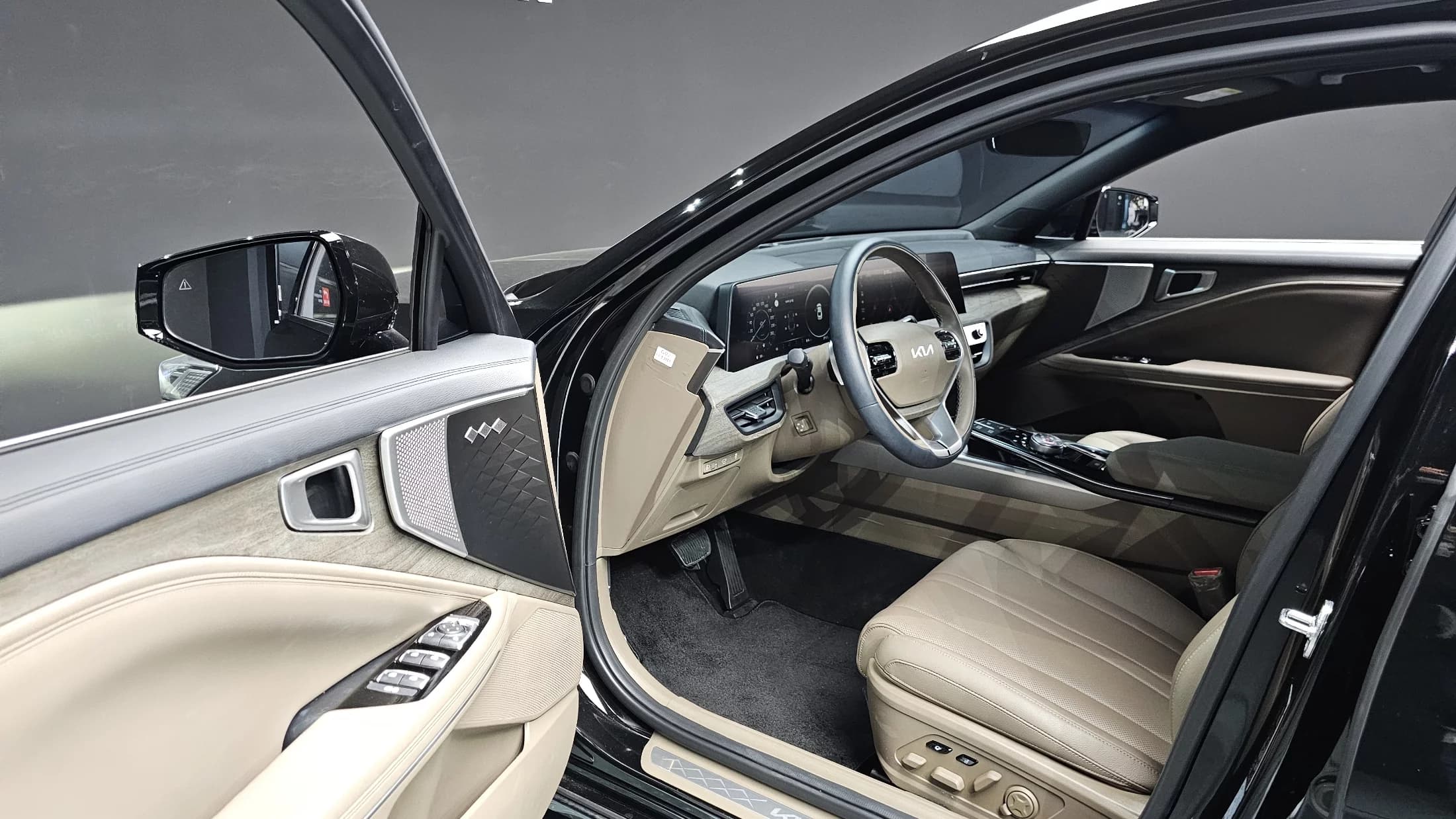 Kia K8 2.5 Gasoline 2WD Noblesse, 2024 г. 3753 км. — фото 11